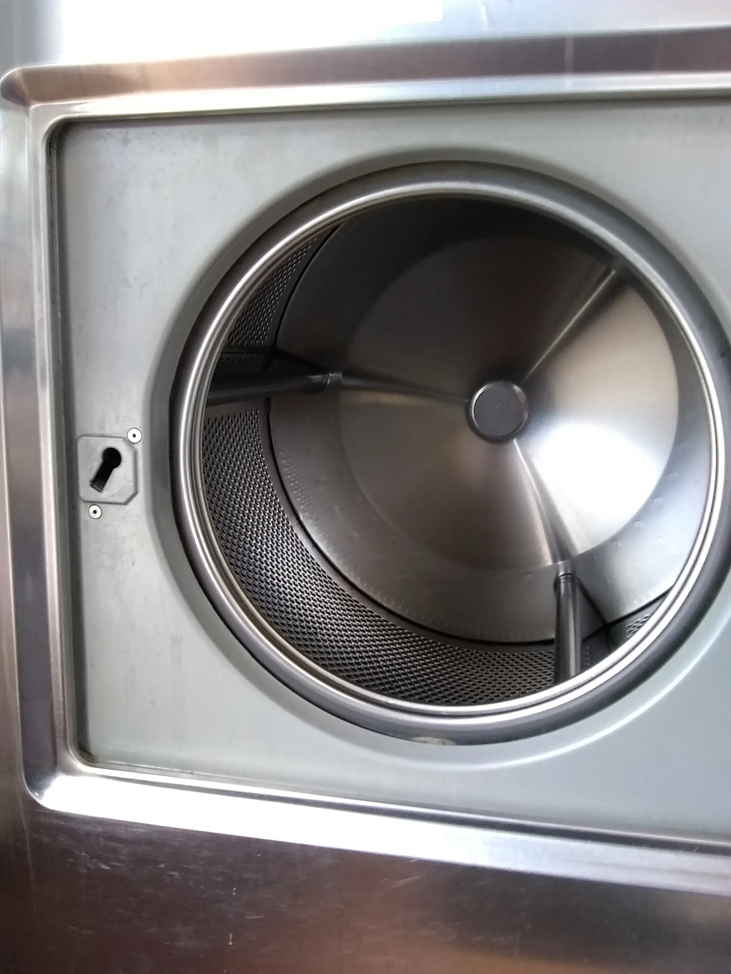 E & F Norge Laundry thumbnail 11