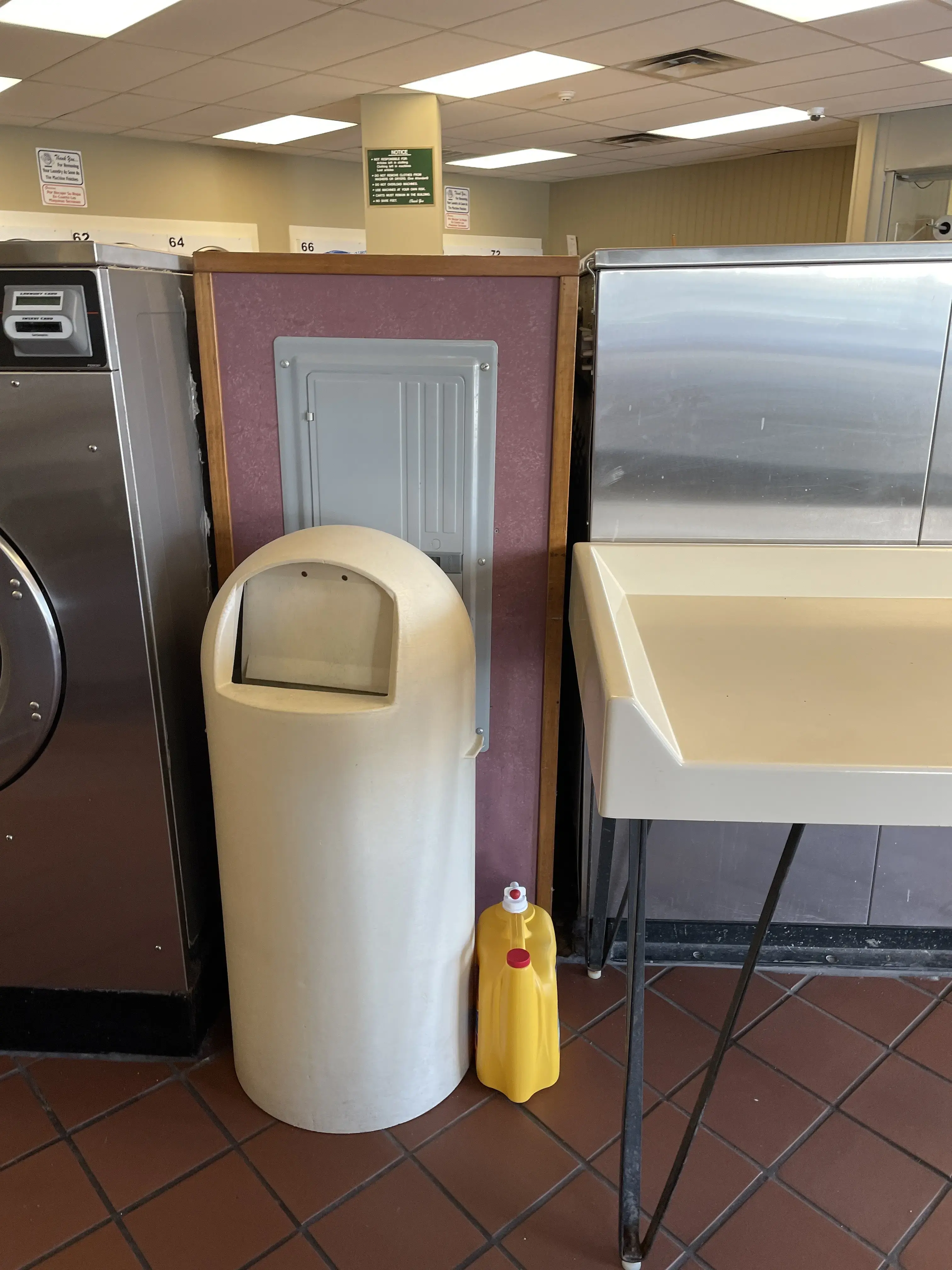 E-Z Clean Laundry Center - Image 18