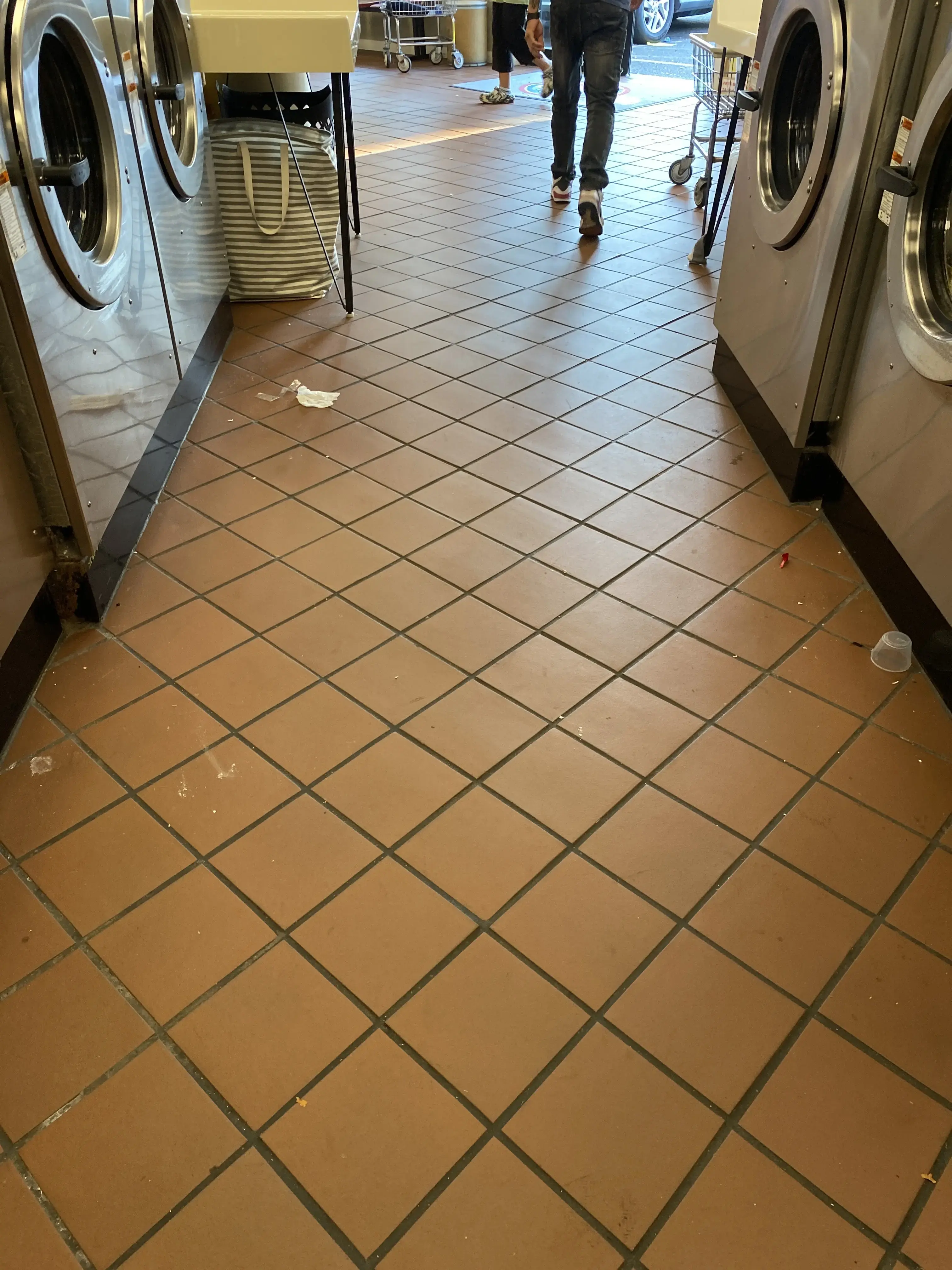 E-Z Clean Laundry Center thumbnail 8