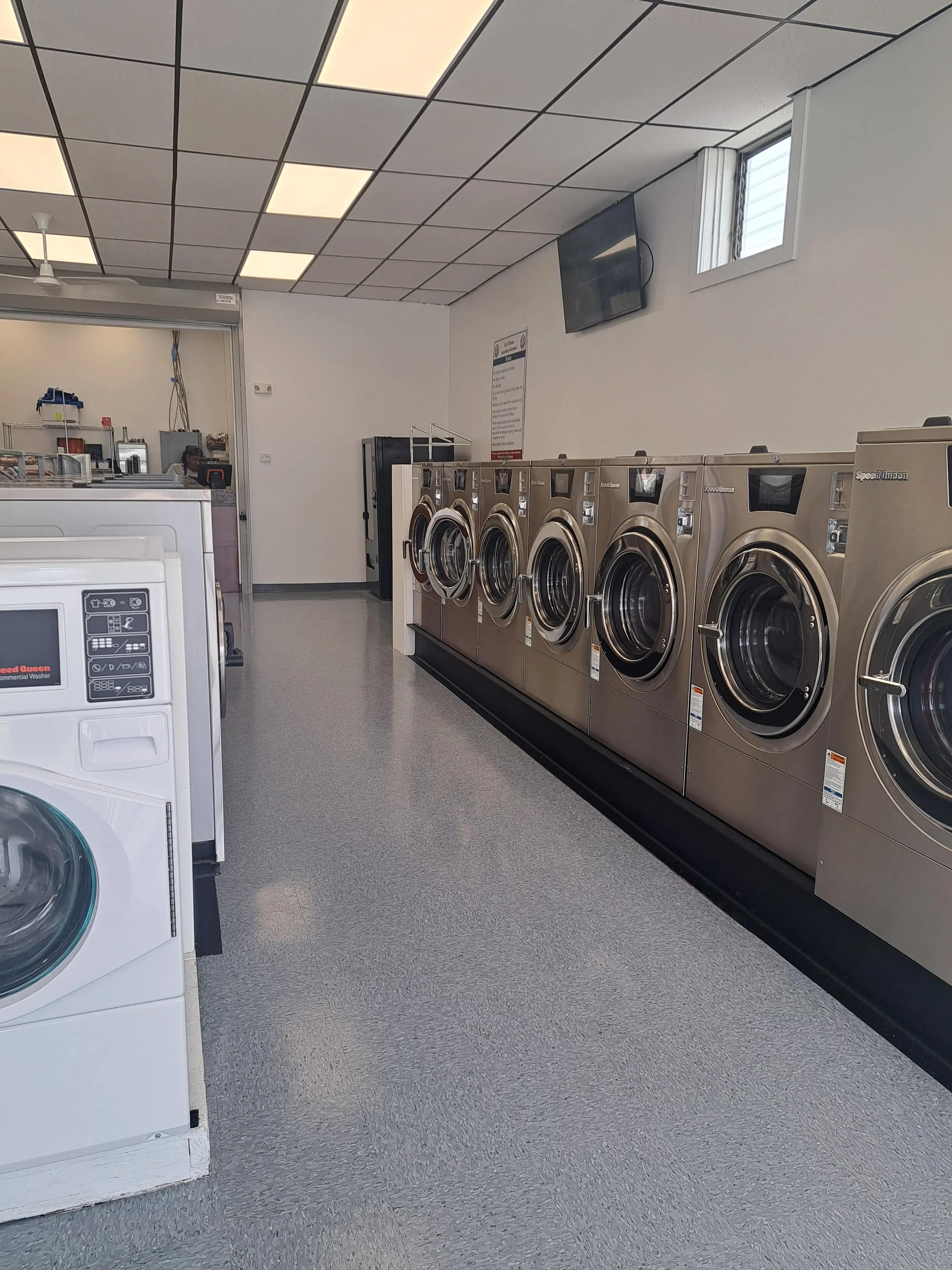 E-Z Clean Laundry Center thumbnail 17