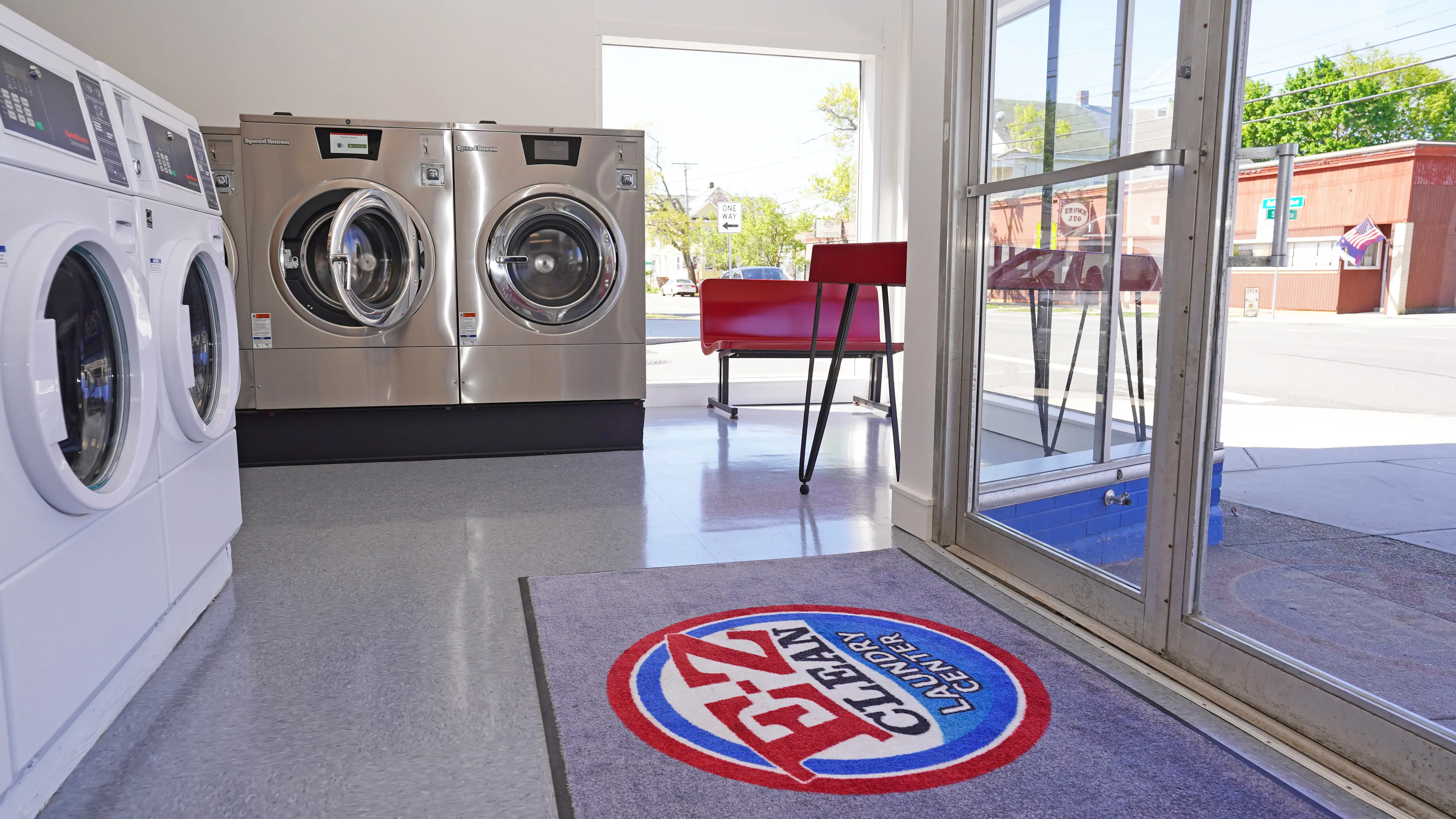 E-Z Clean Laundry Center - Image 14