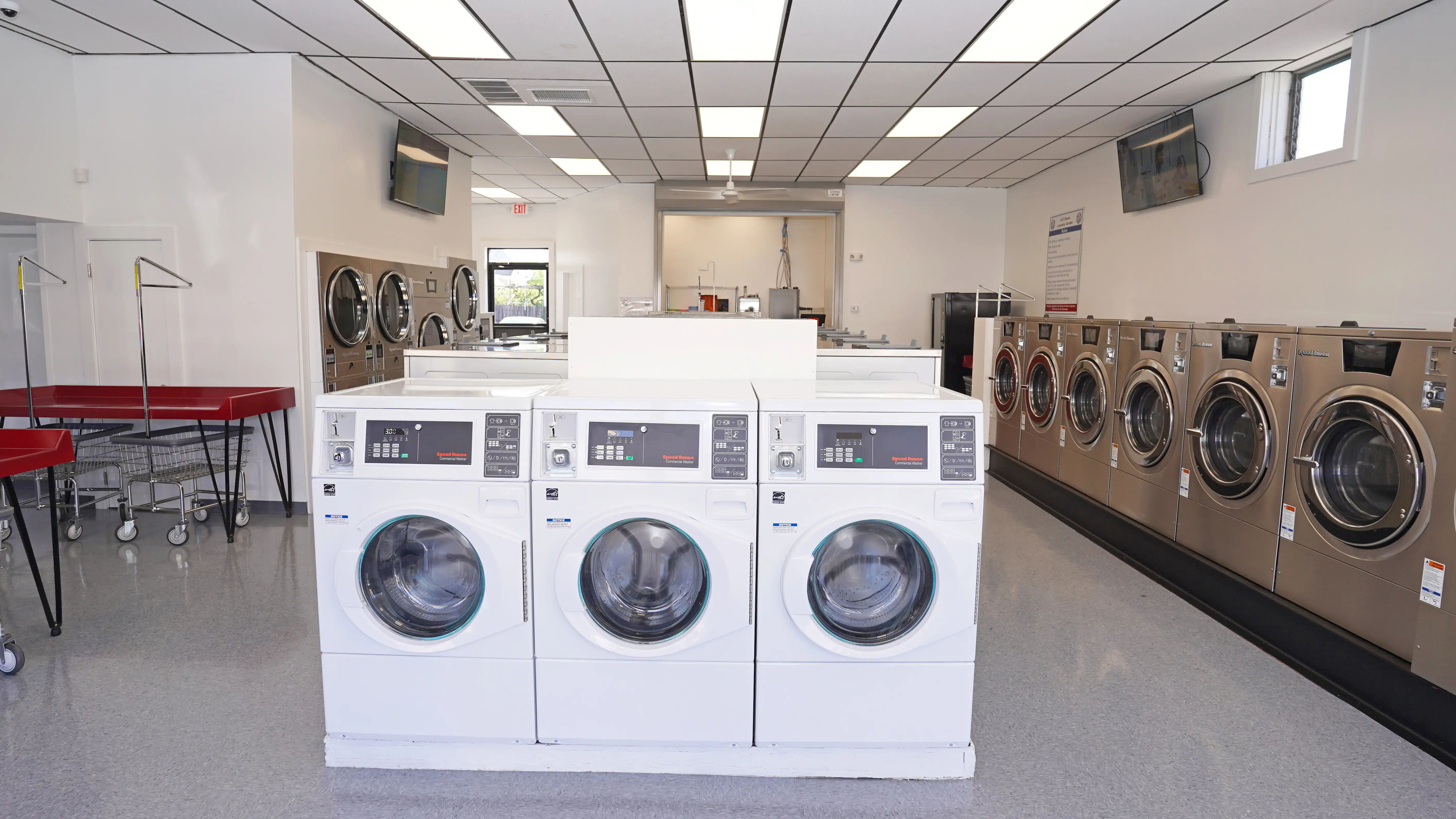 E-Z Clean Laundry Center thumbnail 20