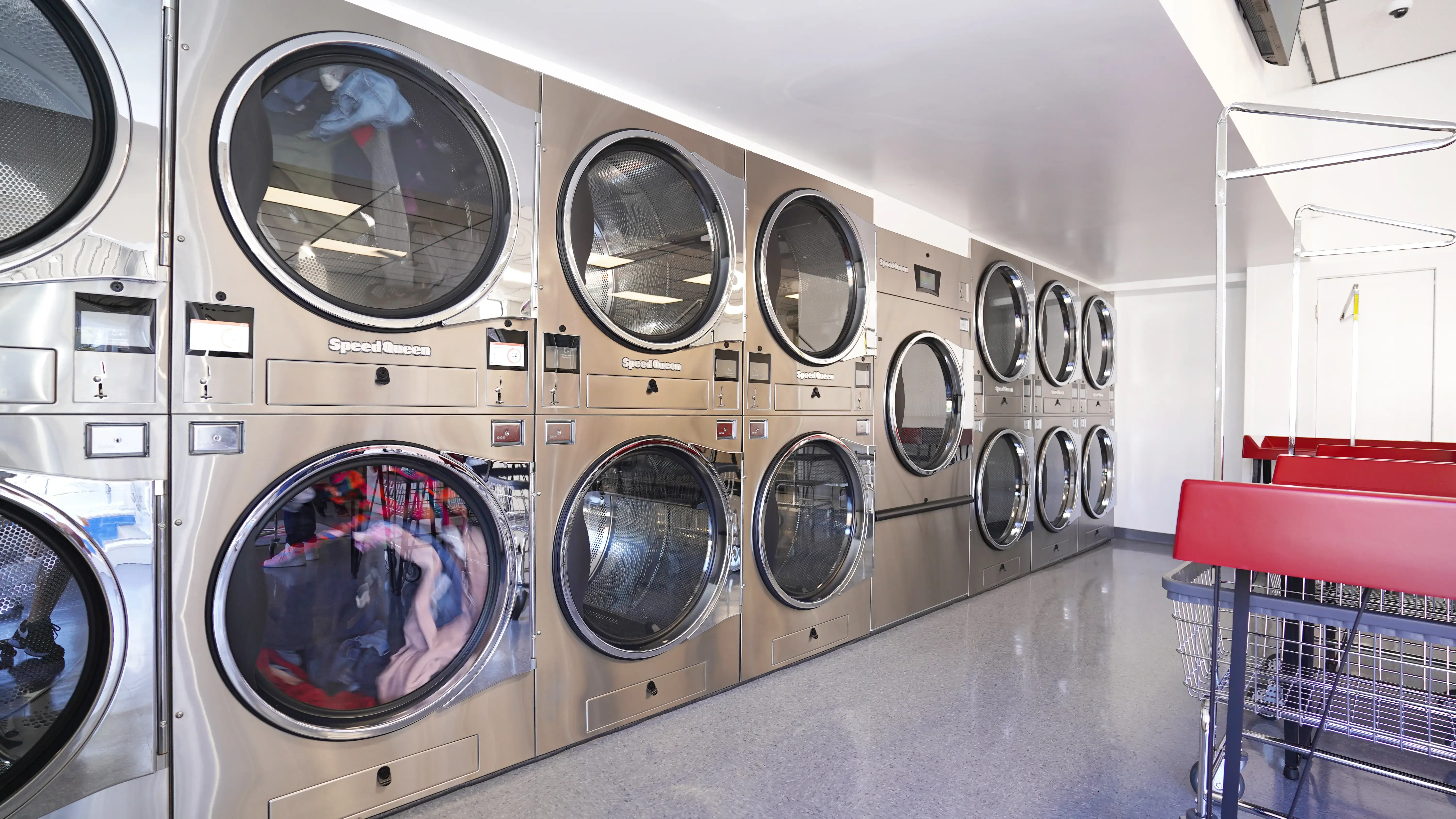 E-Z Clean Laundry Center - Image 12
