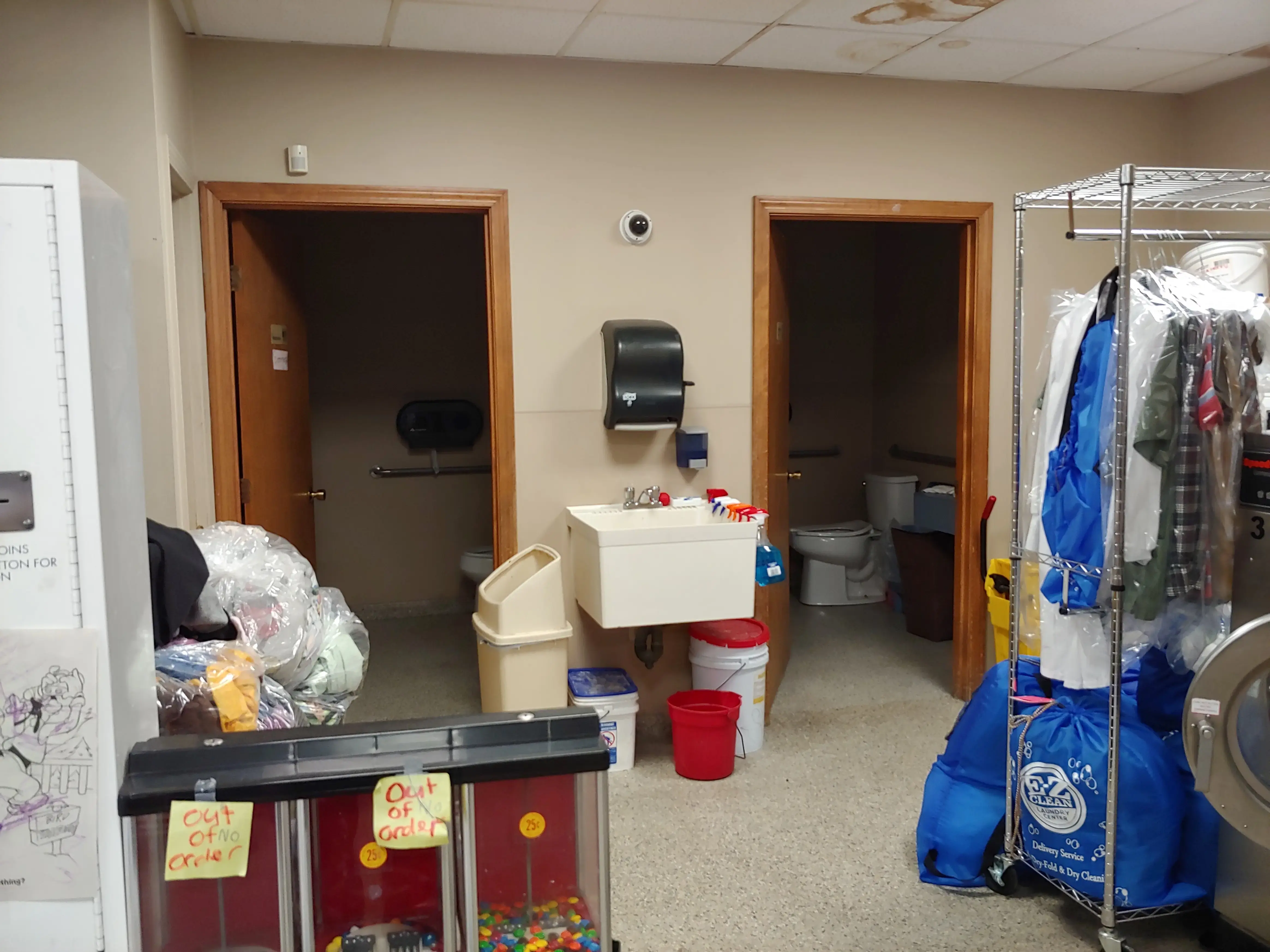 E-Z Clean Laundry Center - Image 8