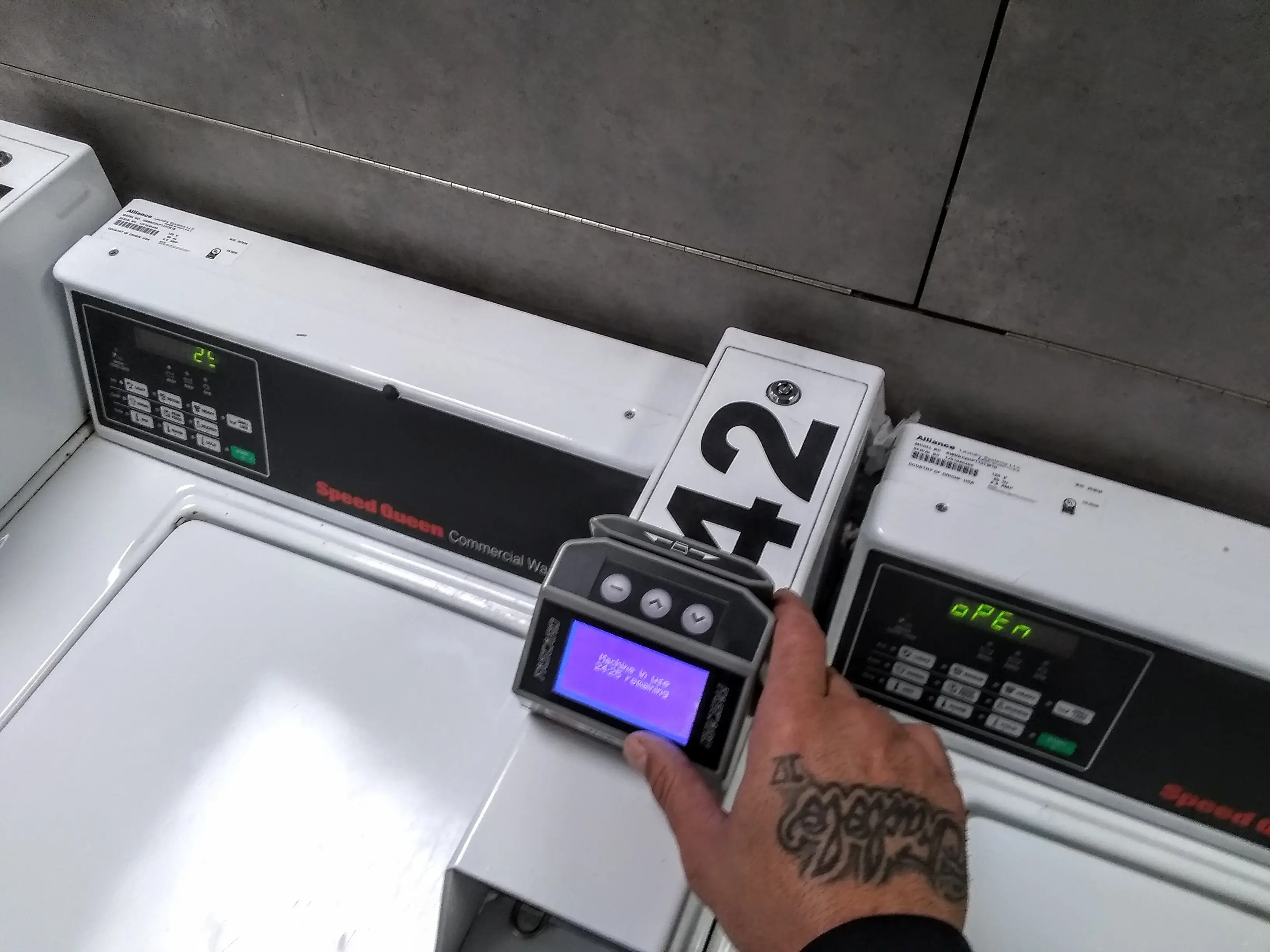 E-Z Clean Laundry Center thumbnail 17