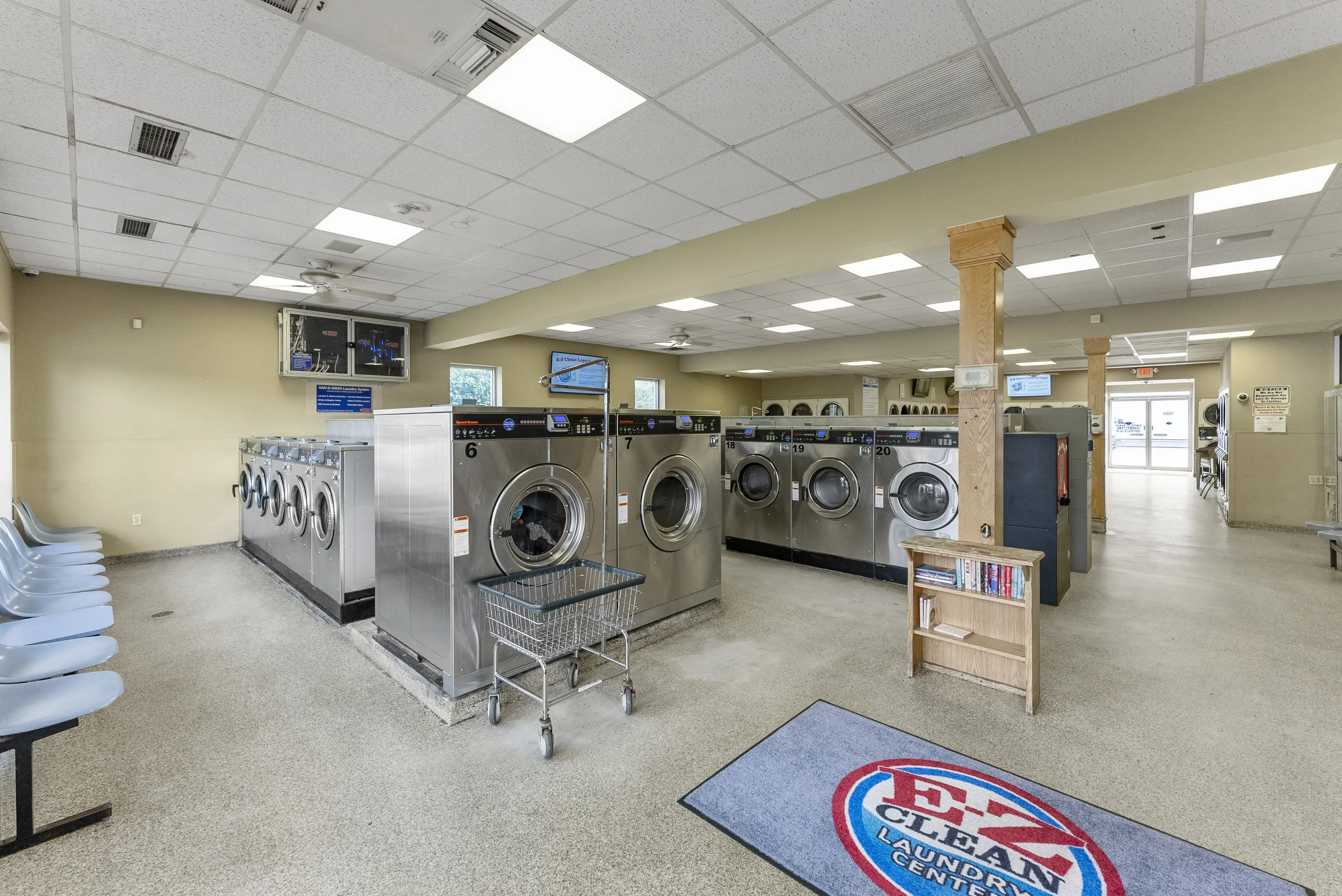 E-Z Clean Laundry Center thumbnail 3