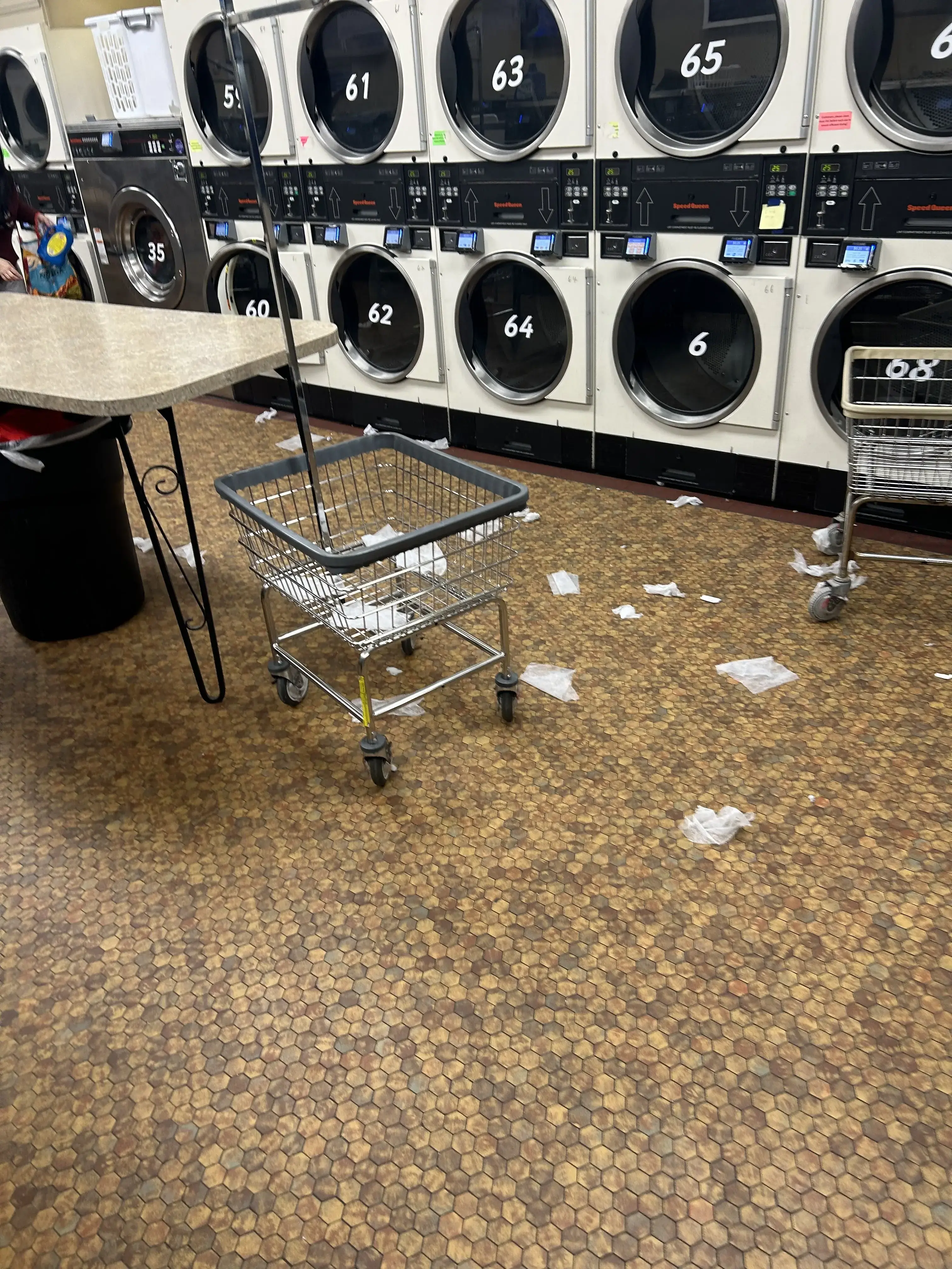 E-Z Clean Laundry Center thumbnail 9