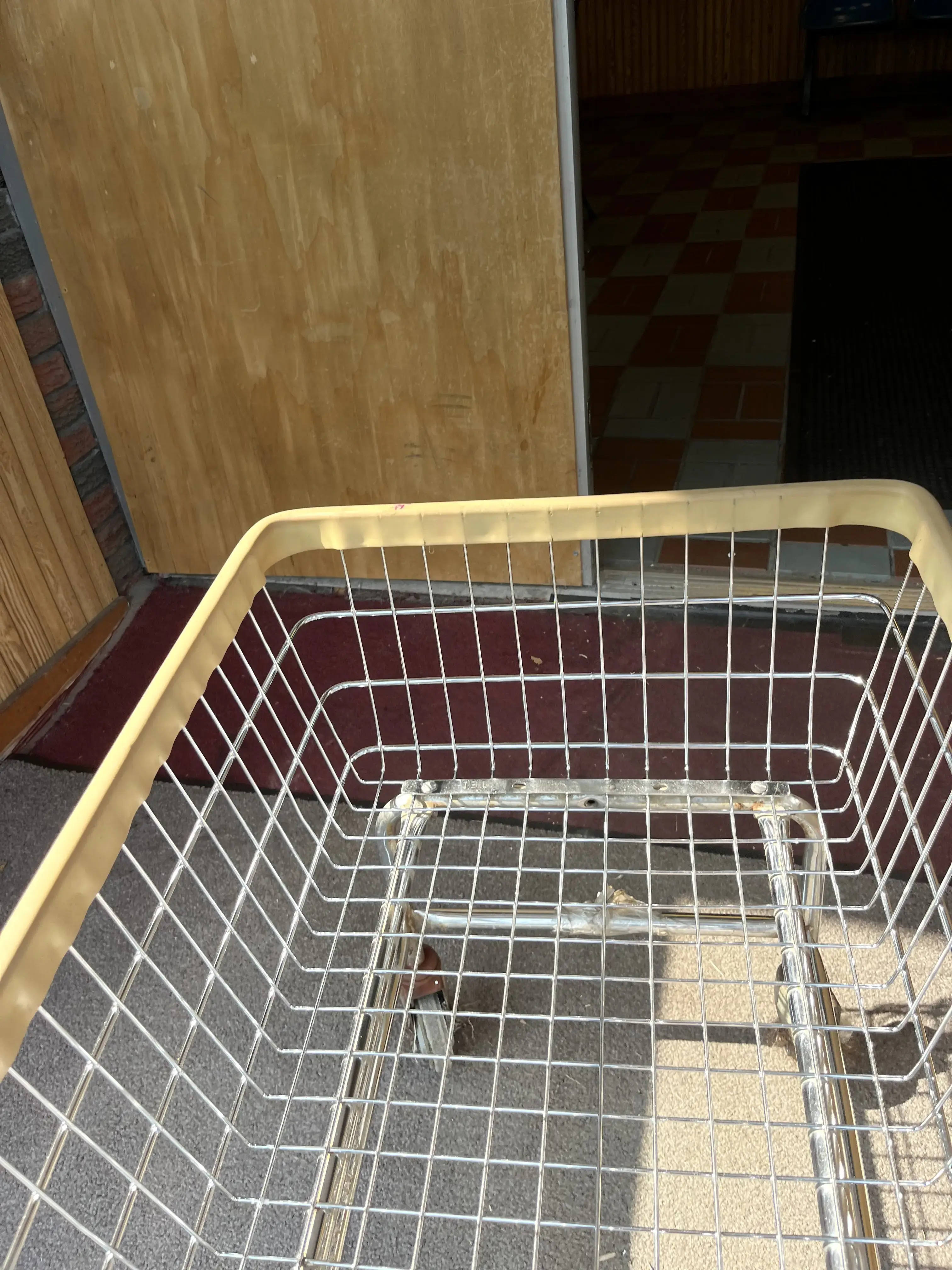 E-Z Duz-It Laundromat thumbnail 8