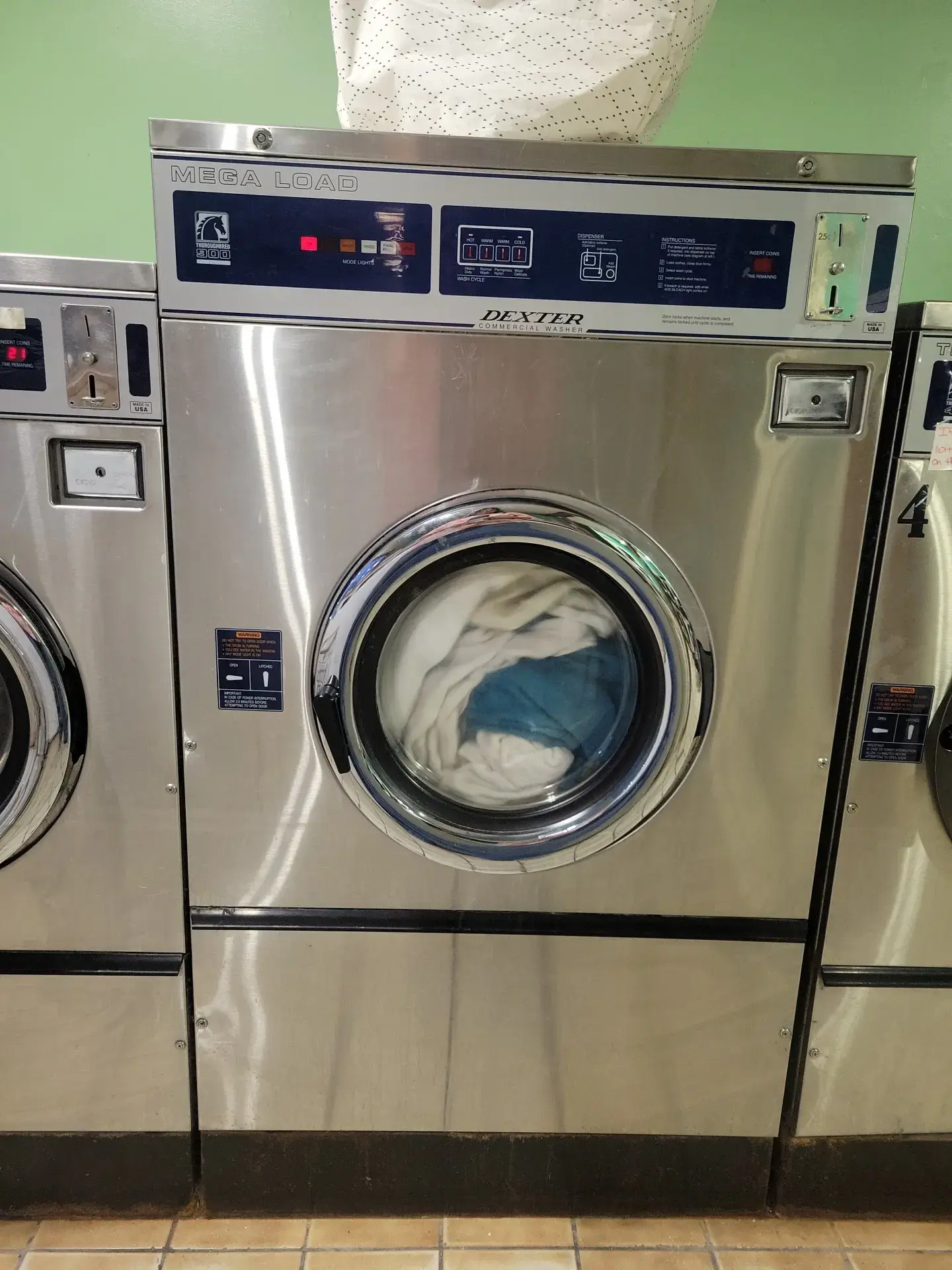 E-Z Duz-It Laundromat thumbnail 3