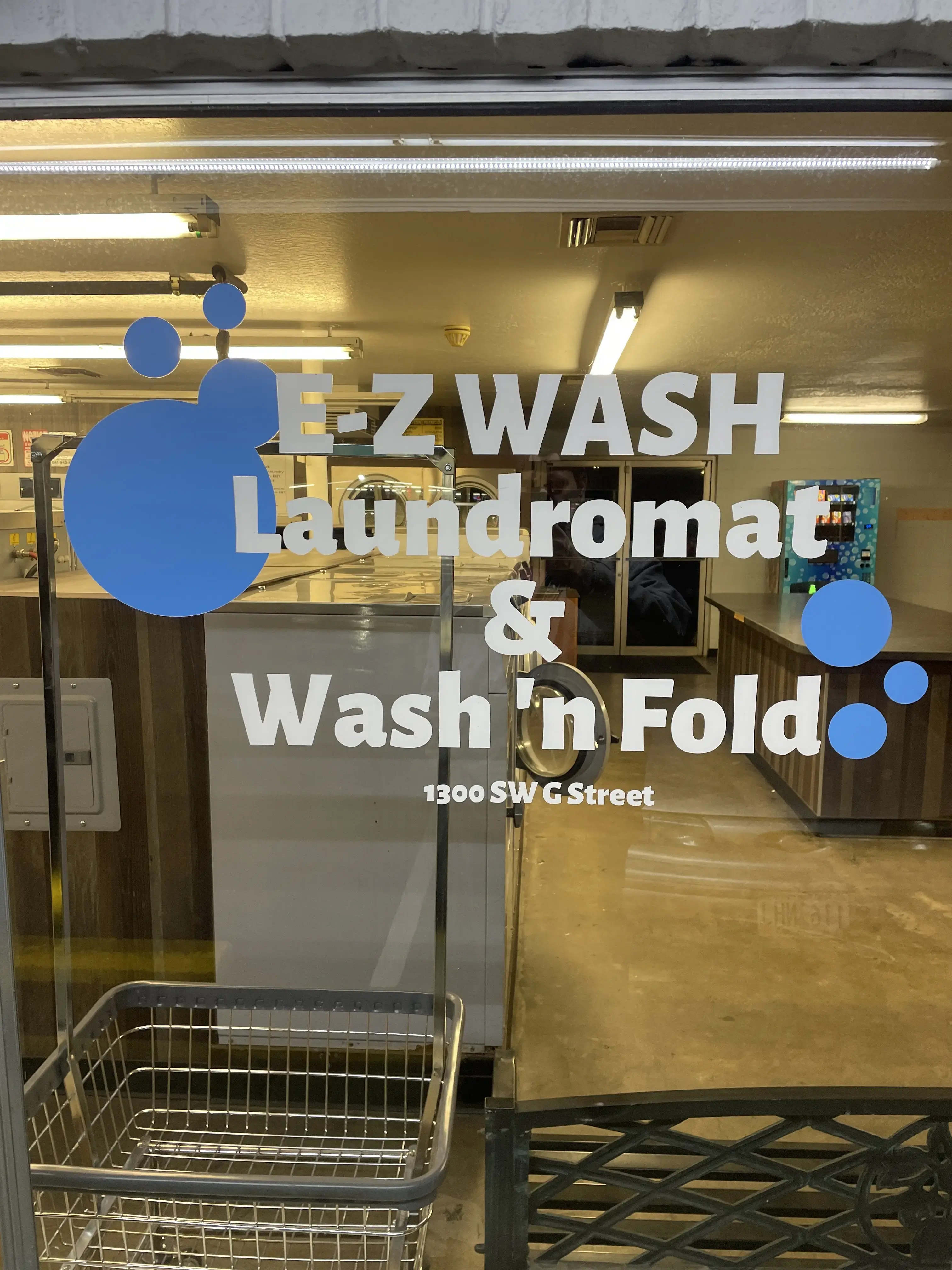 E-Z Wash Laundromat thumbnail 5