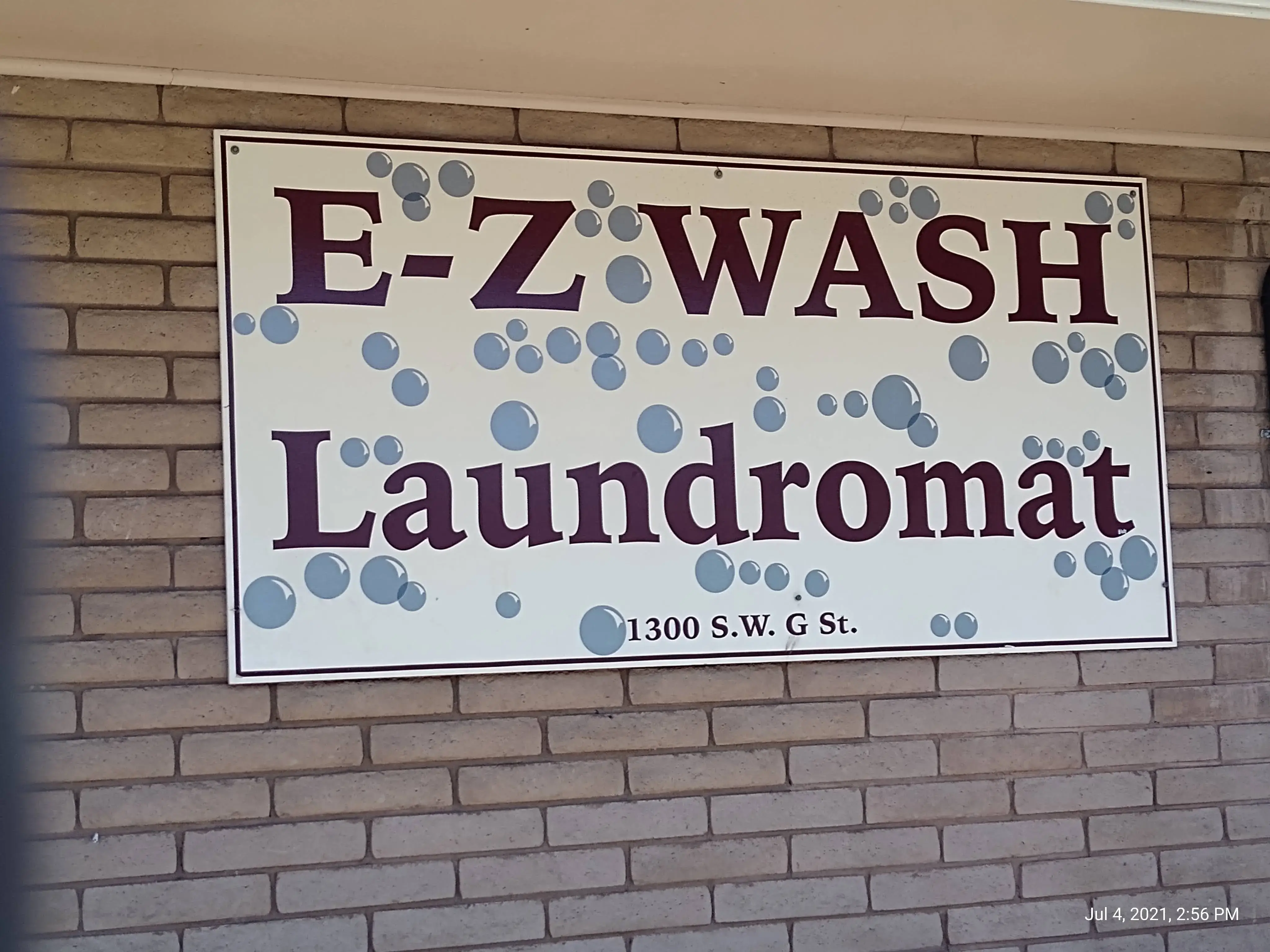 E-Z Wash Laundromat - Image 4