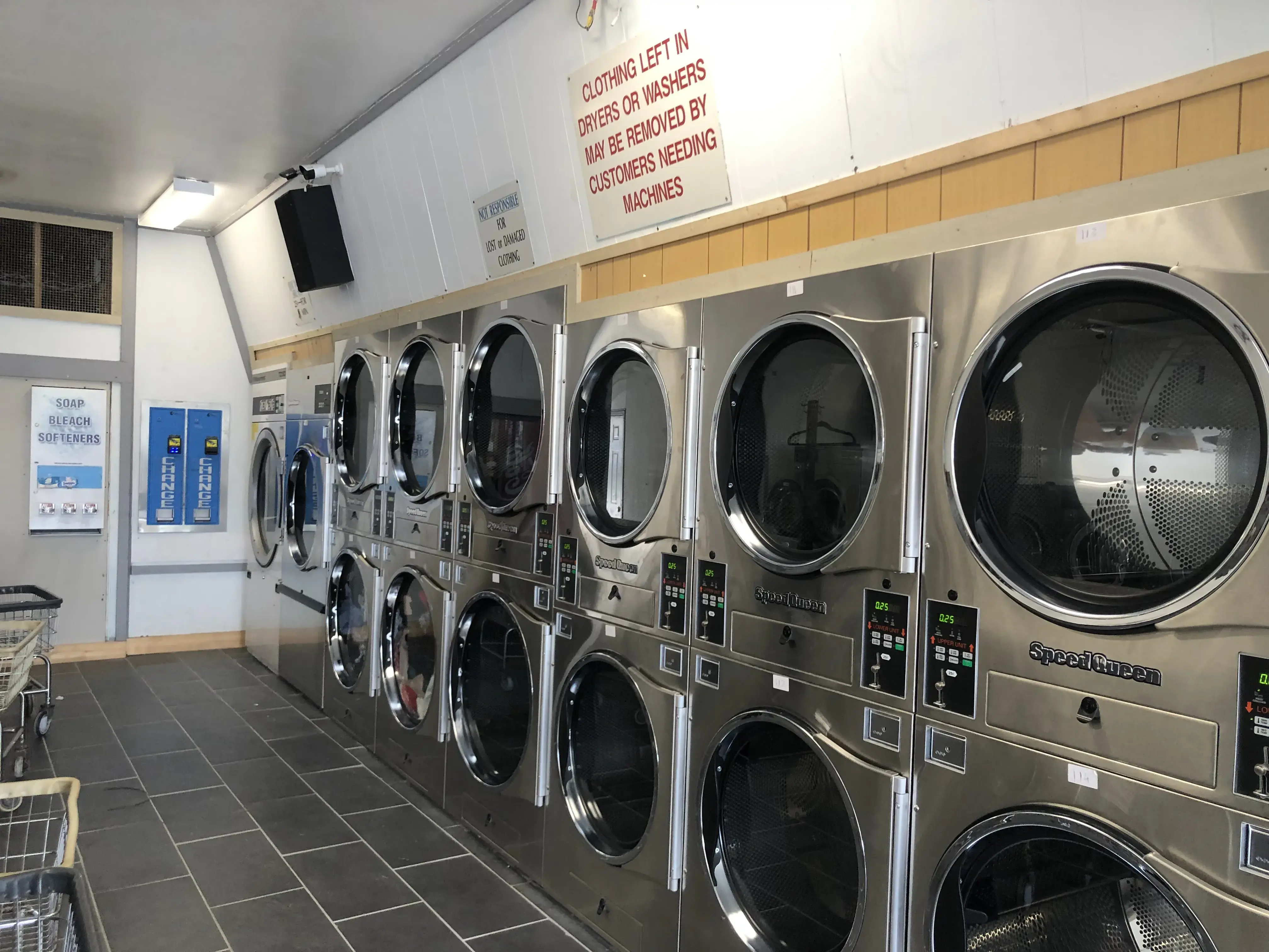 E-Z Wash Laundromat thumbnail 10