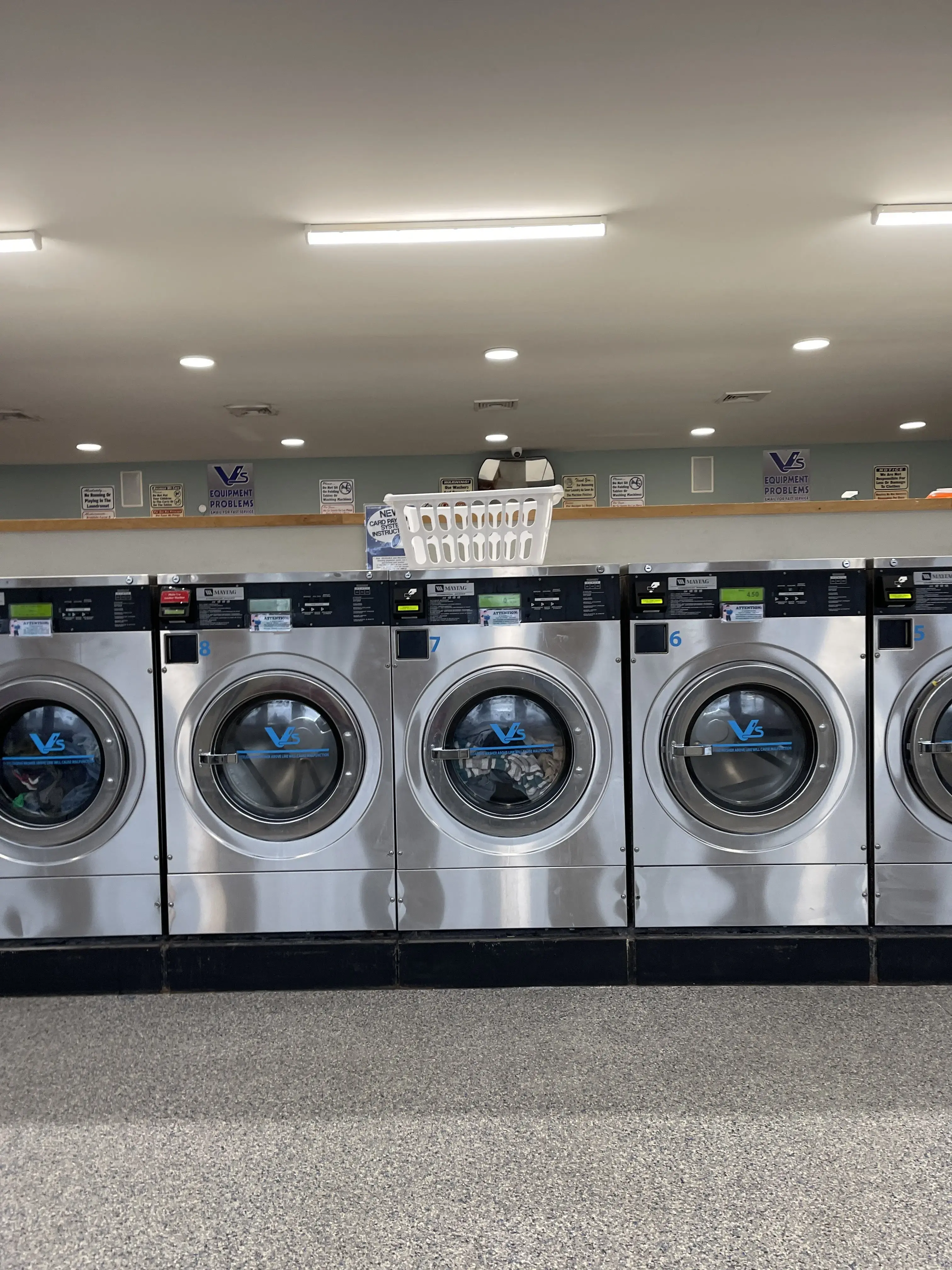 E-Z Wash Laundromat - Image 9