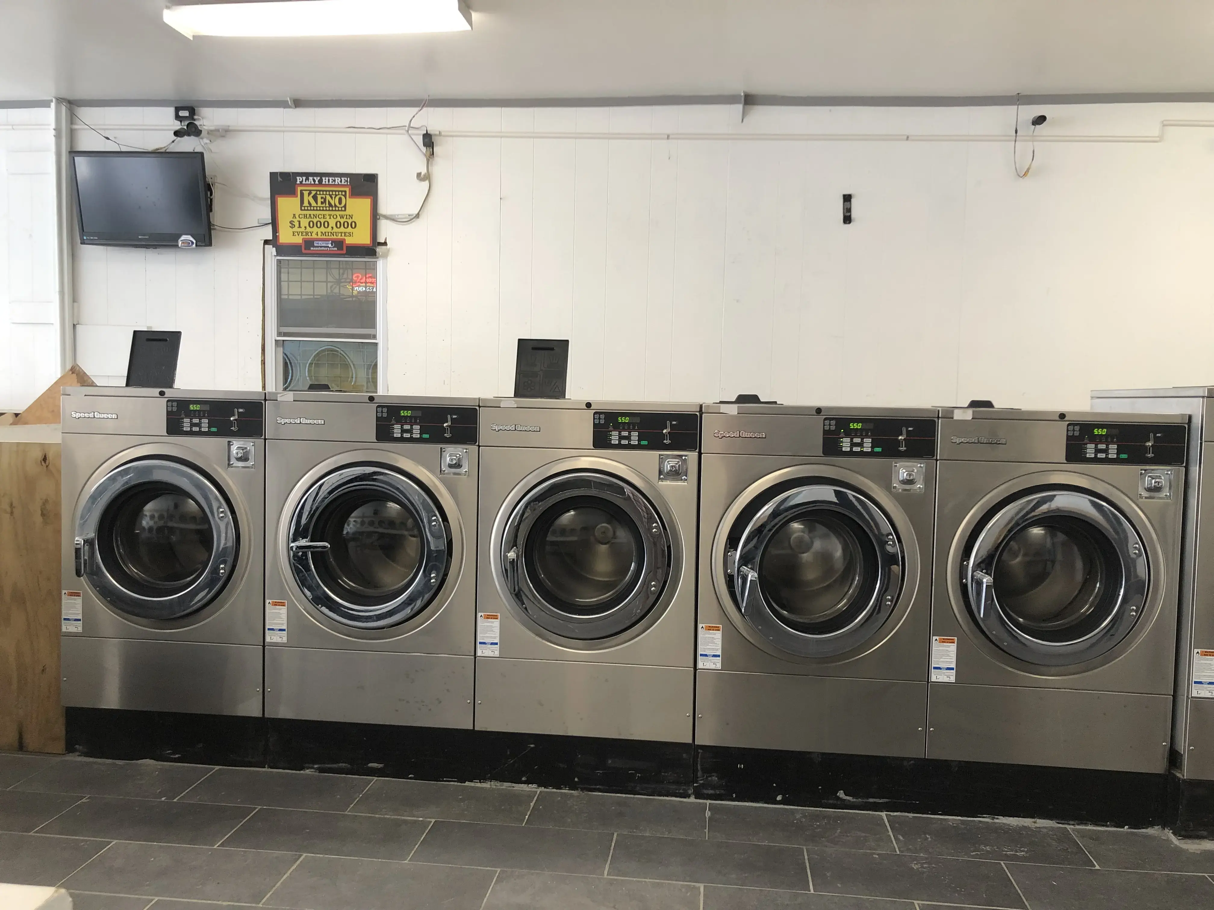 E-Z Wash Laundromat - Image 13