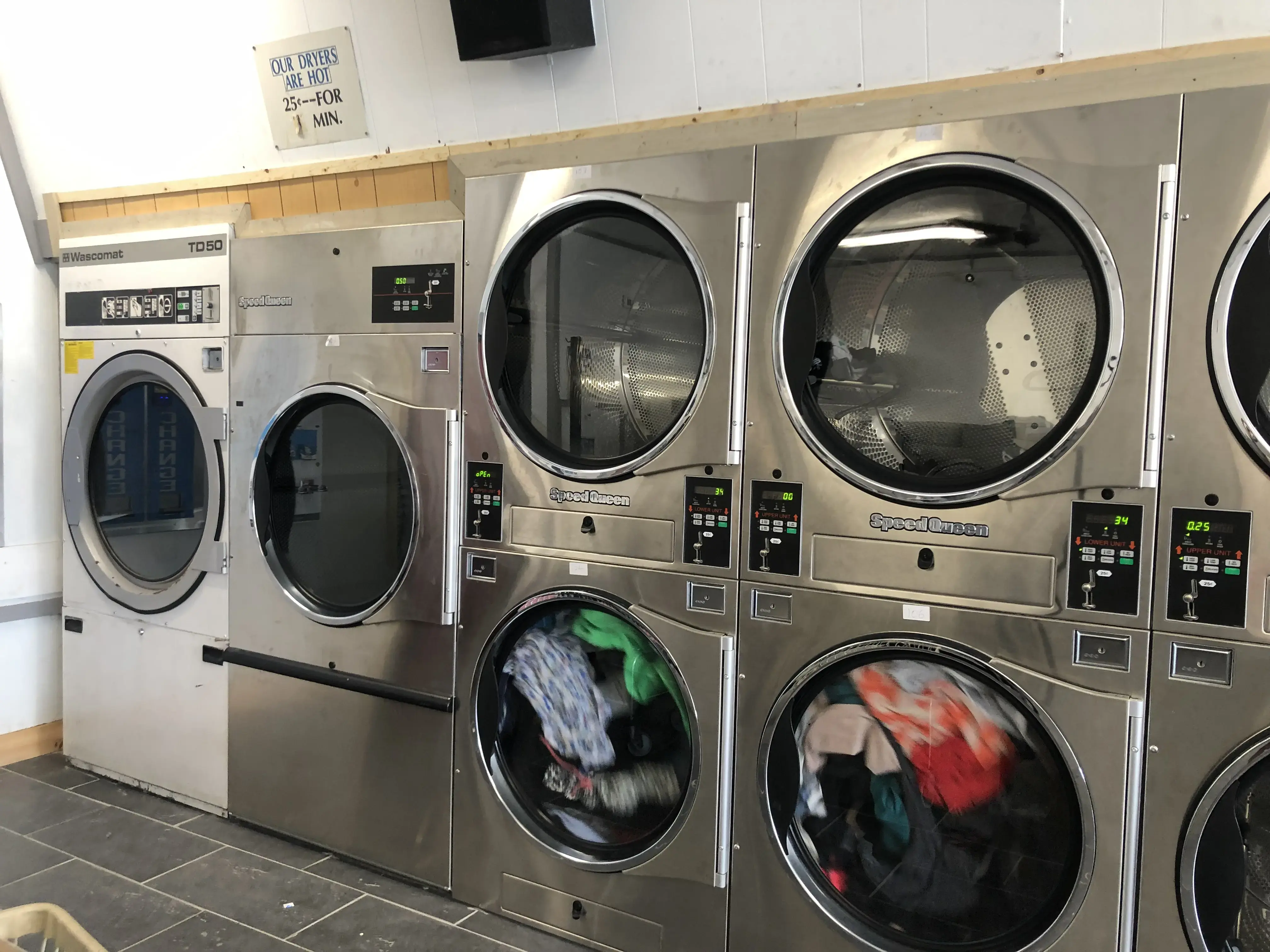 E-Z Wash Laundromat - Image 11