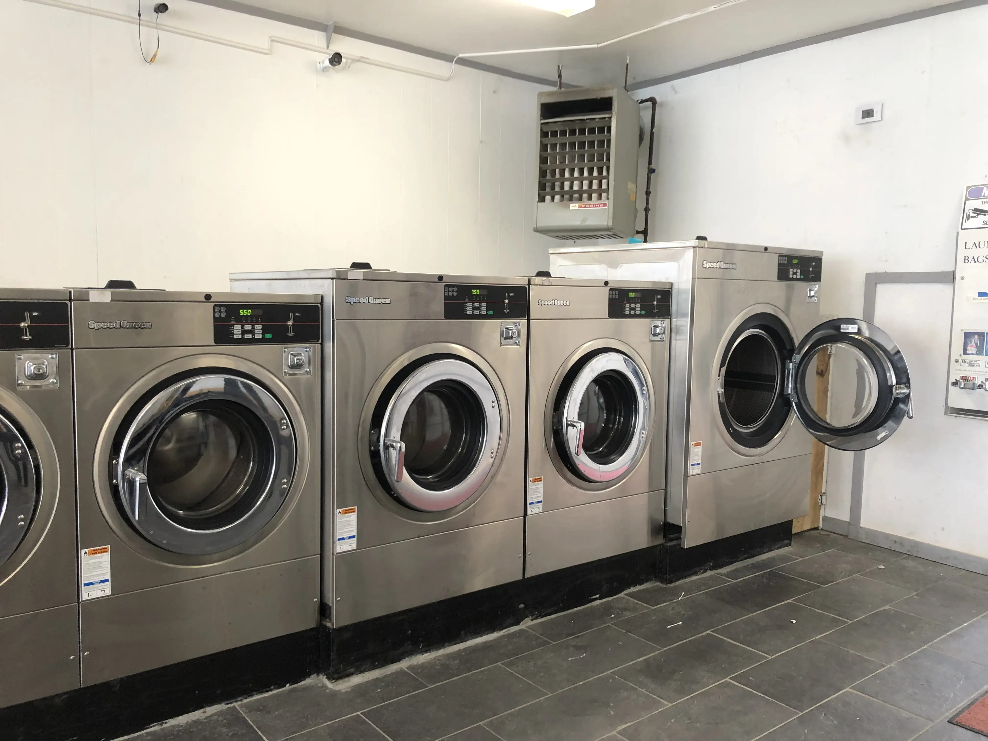 E-Z Wash Laundromat - Image 12