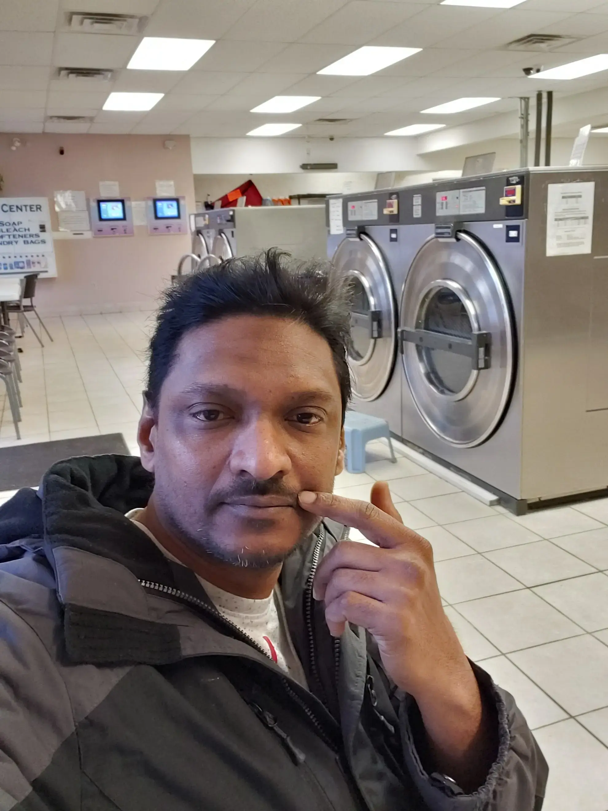 E-Z Wash Laundry - Image 5