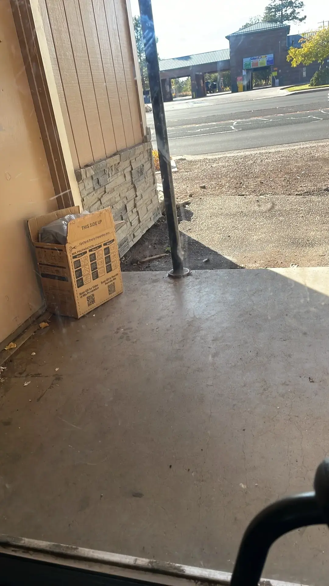 Earl's Laundry & Dry Cleaning - Image 10