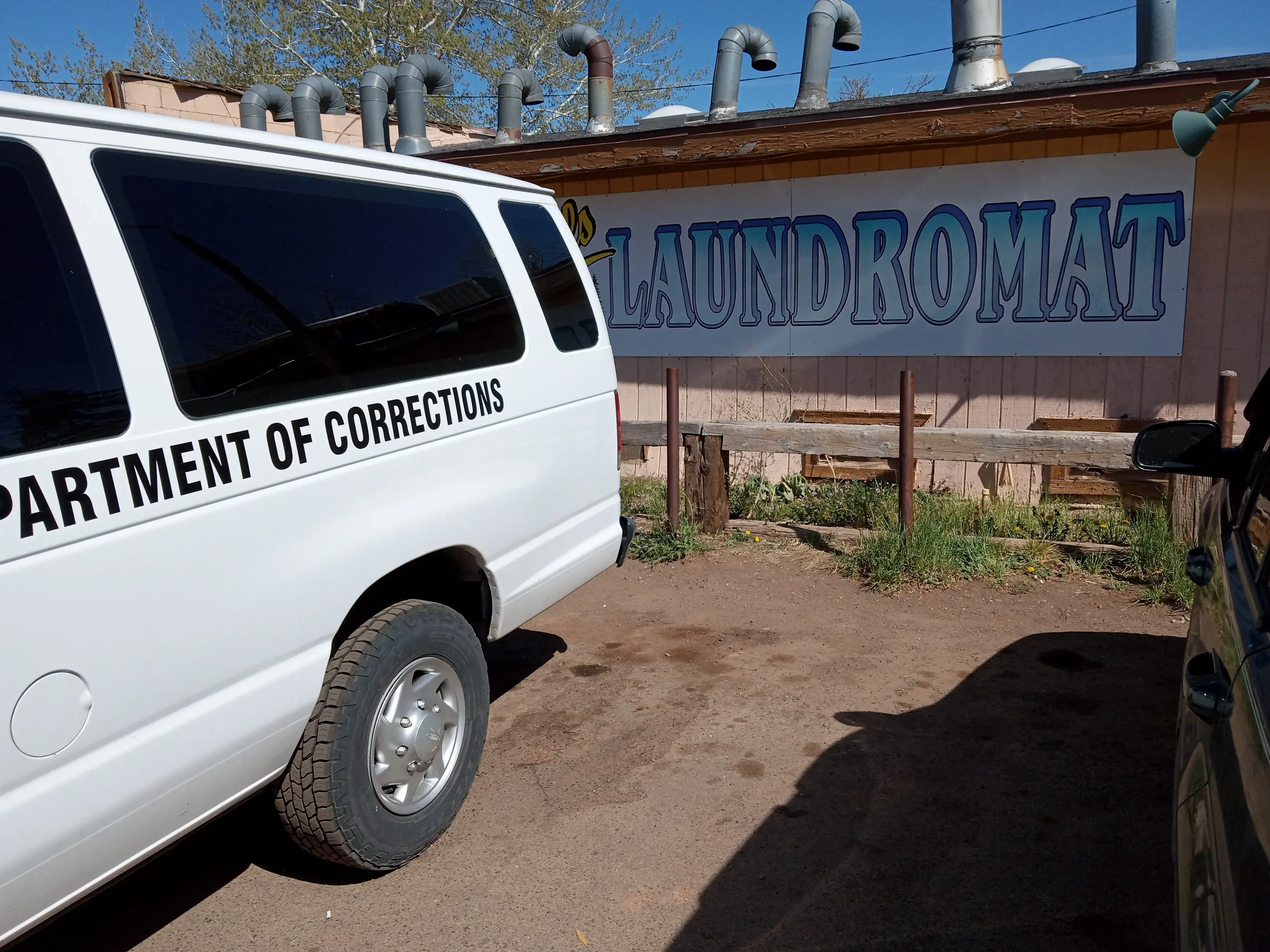 Earl's Laundry & Dry Cleaning - Image 9