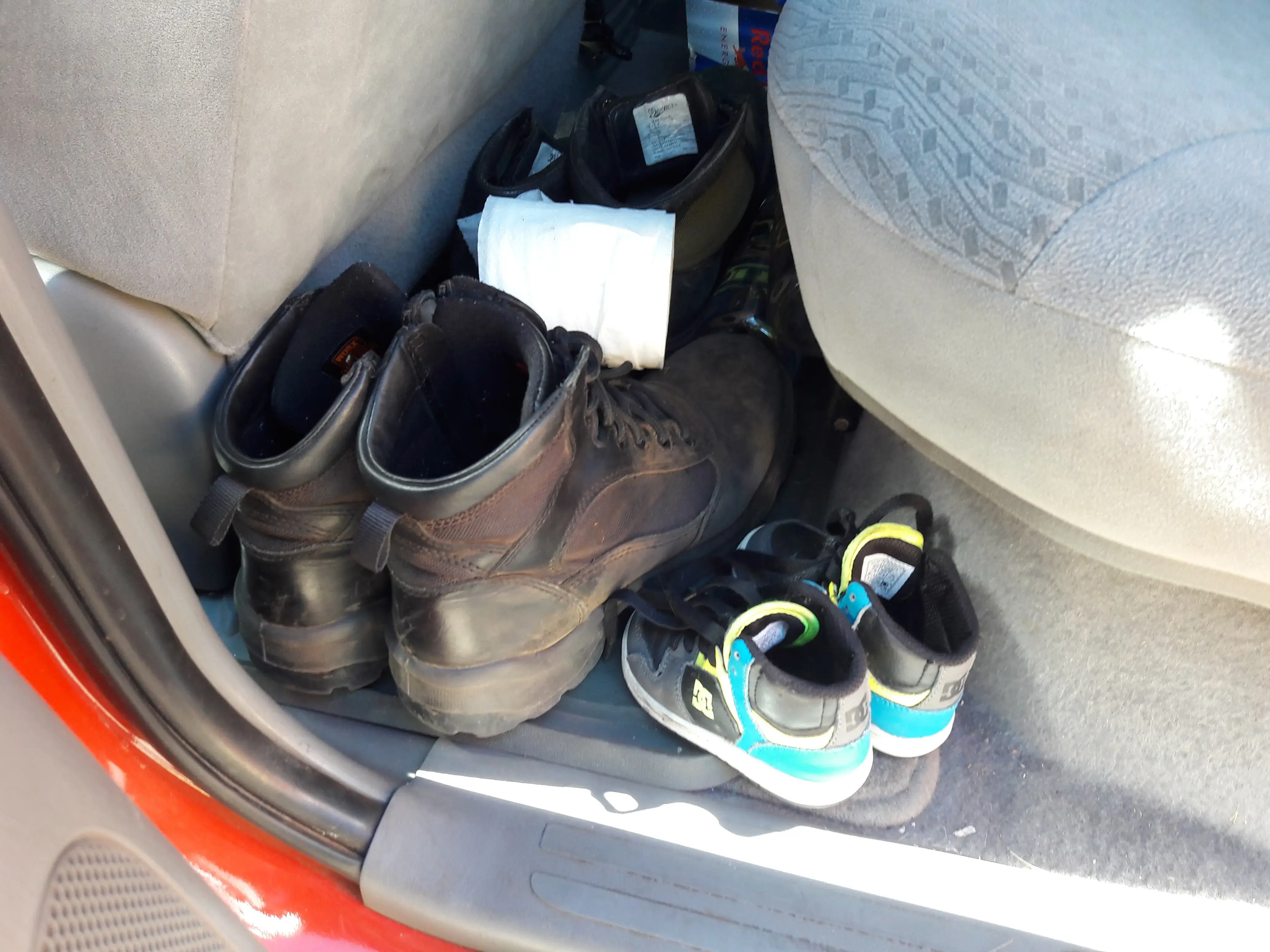 Earl's Laundry & Dry Cleaning - Image 7