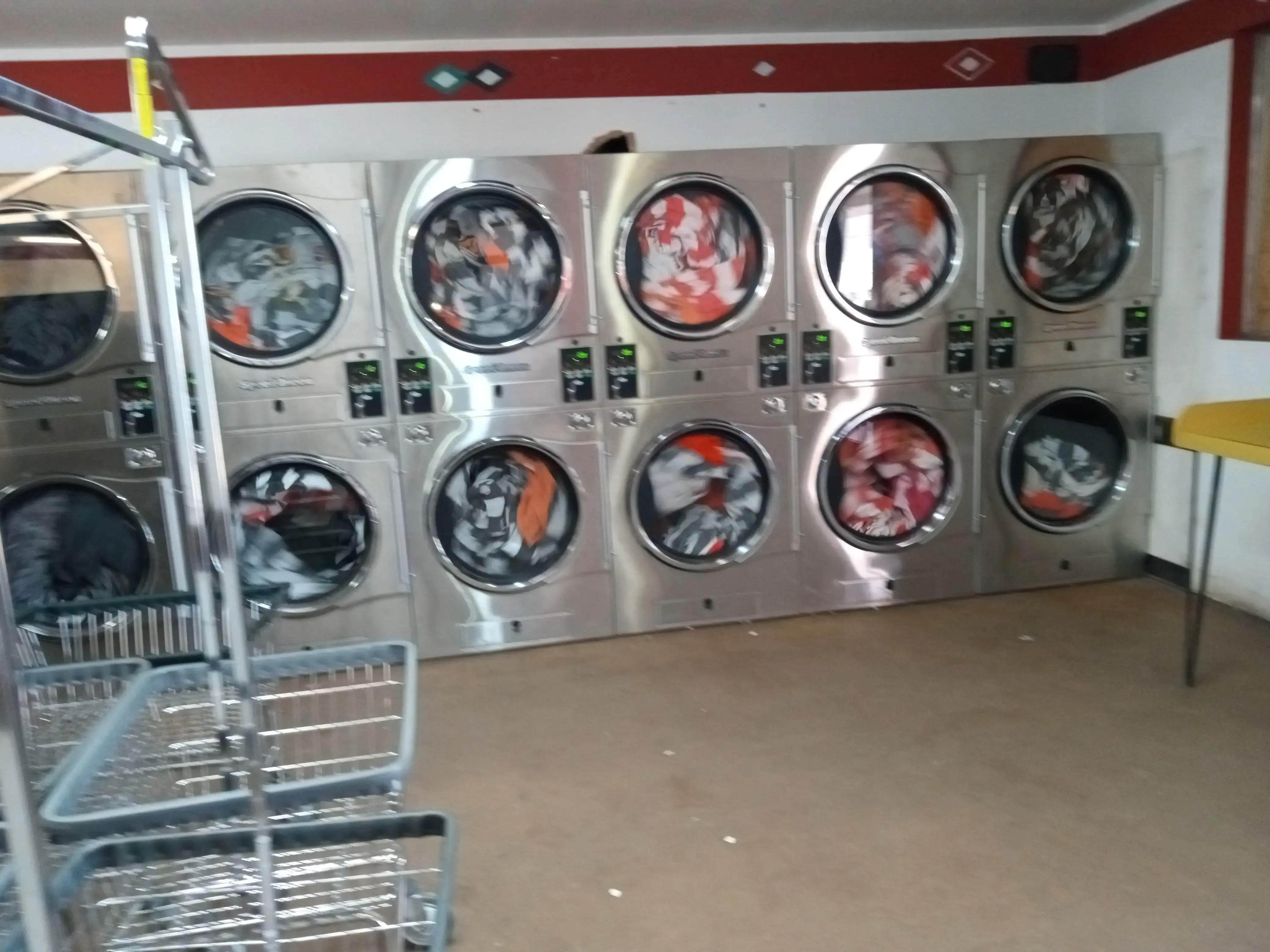 Earl's Laundry & Dry Cleaning - Image 6