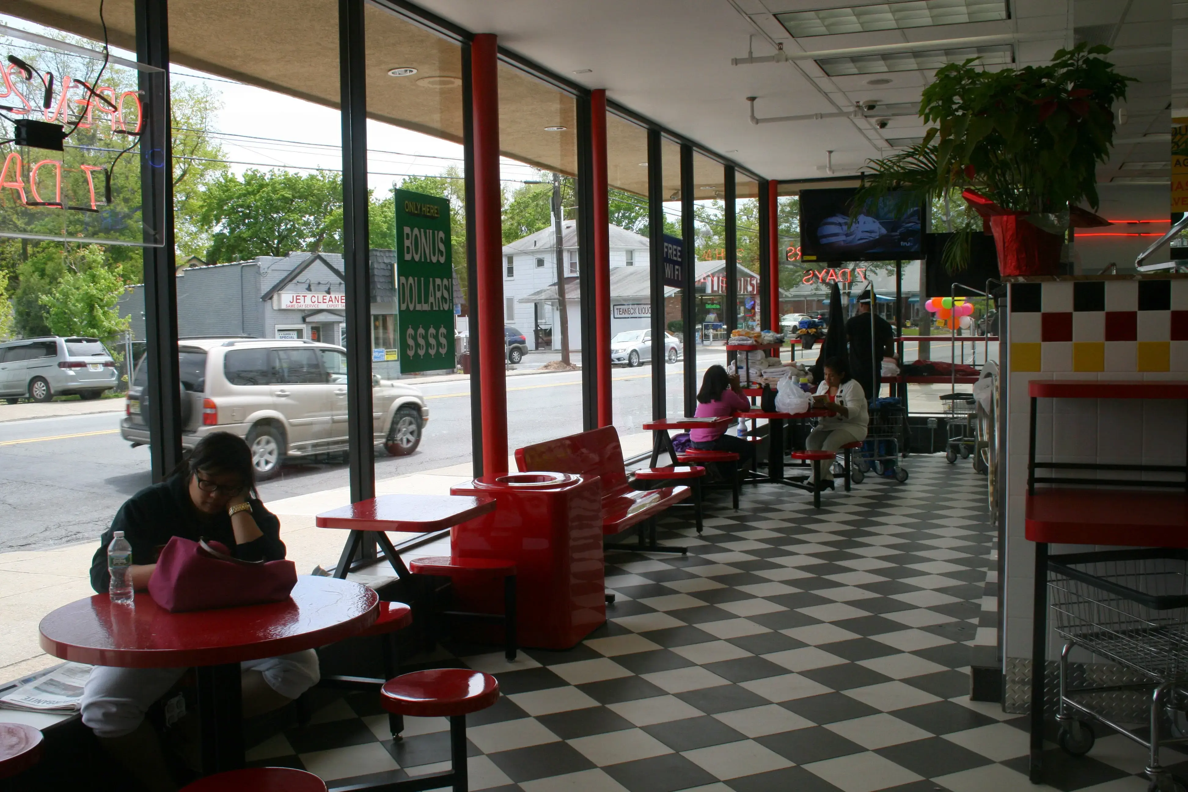 Earlybird Laundromat - Image 6