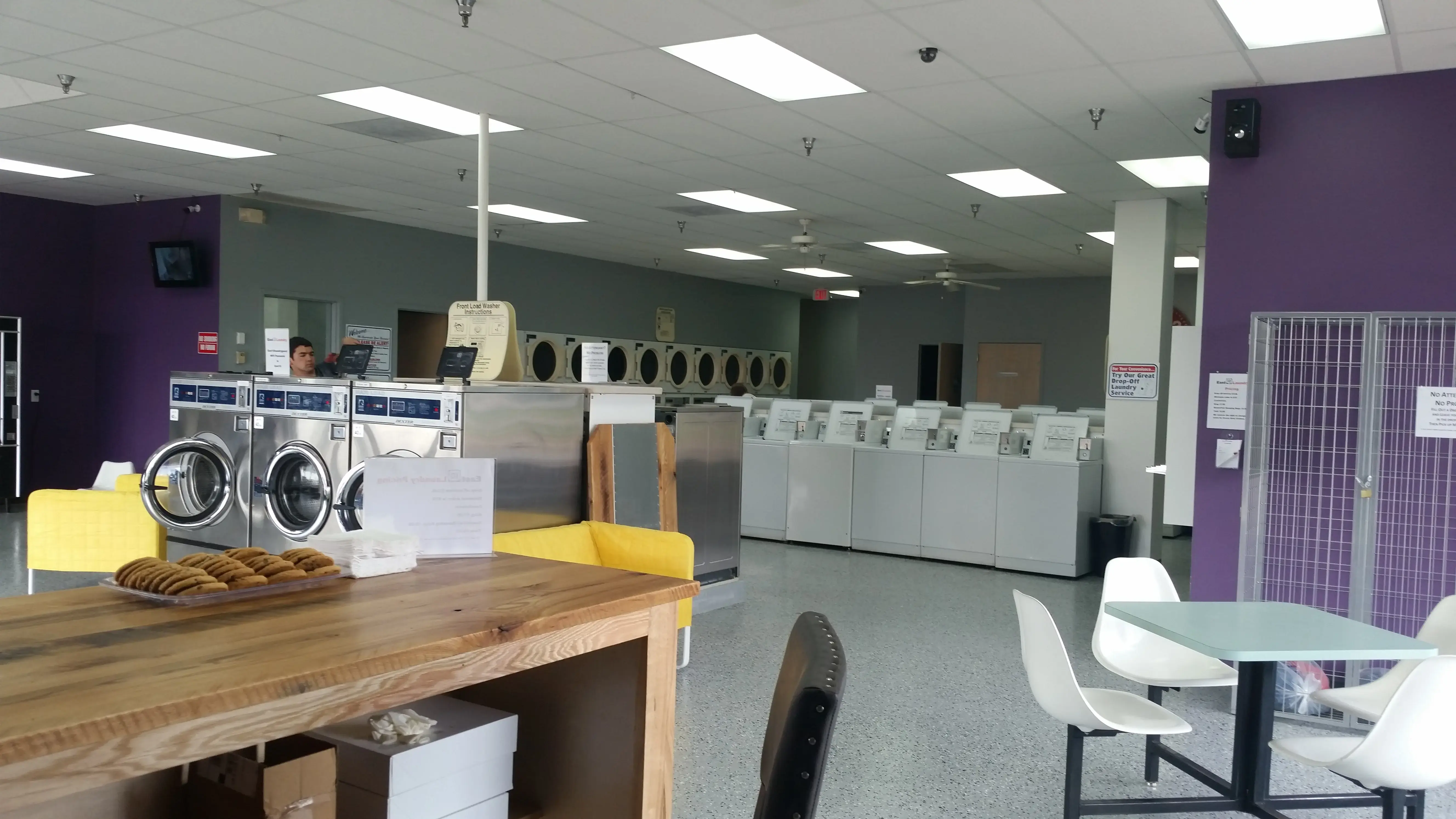 East 10 Laundry - Image 18