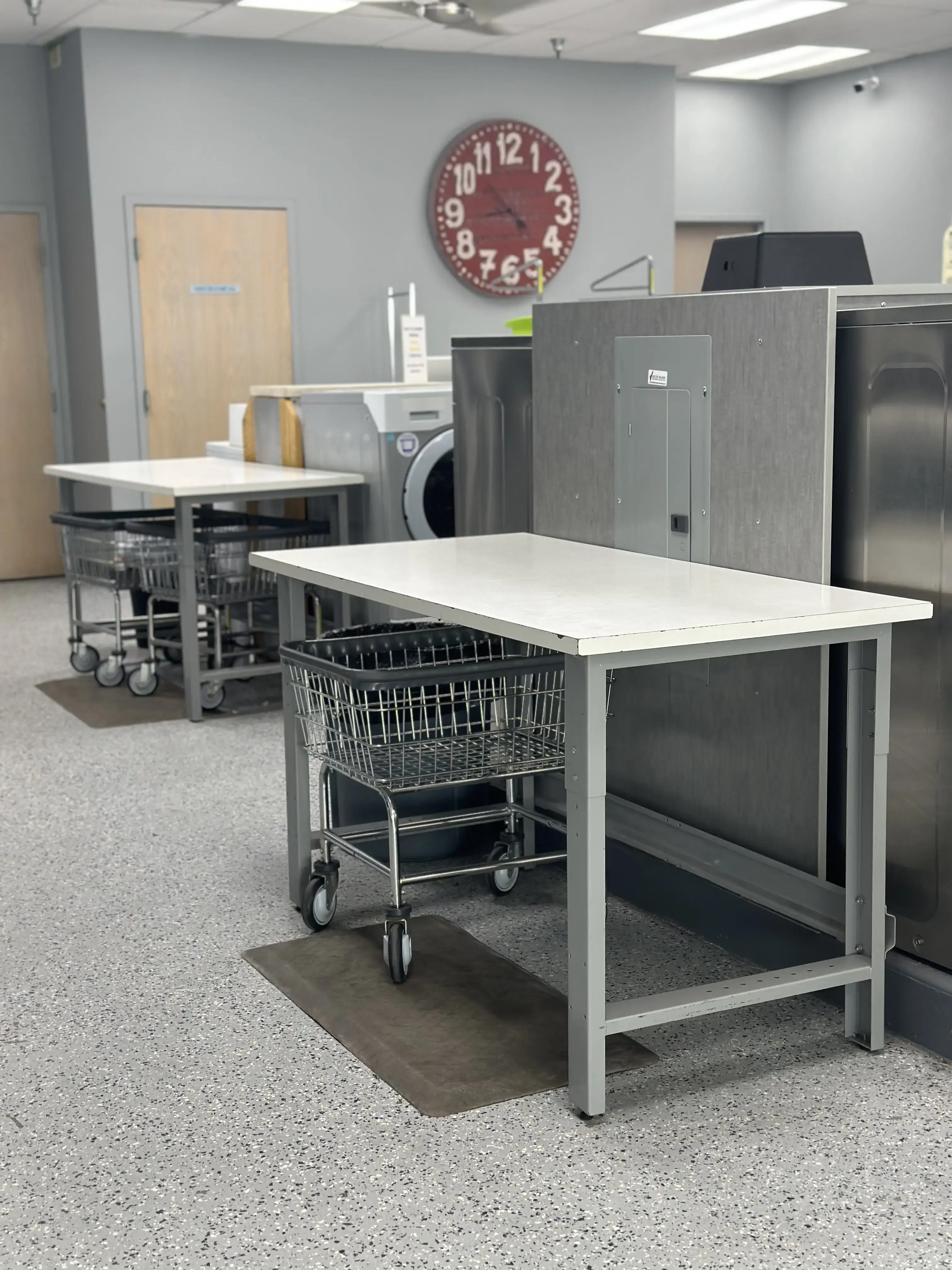 East 10 Laundry - Image 9