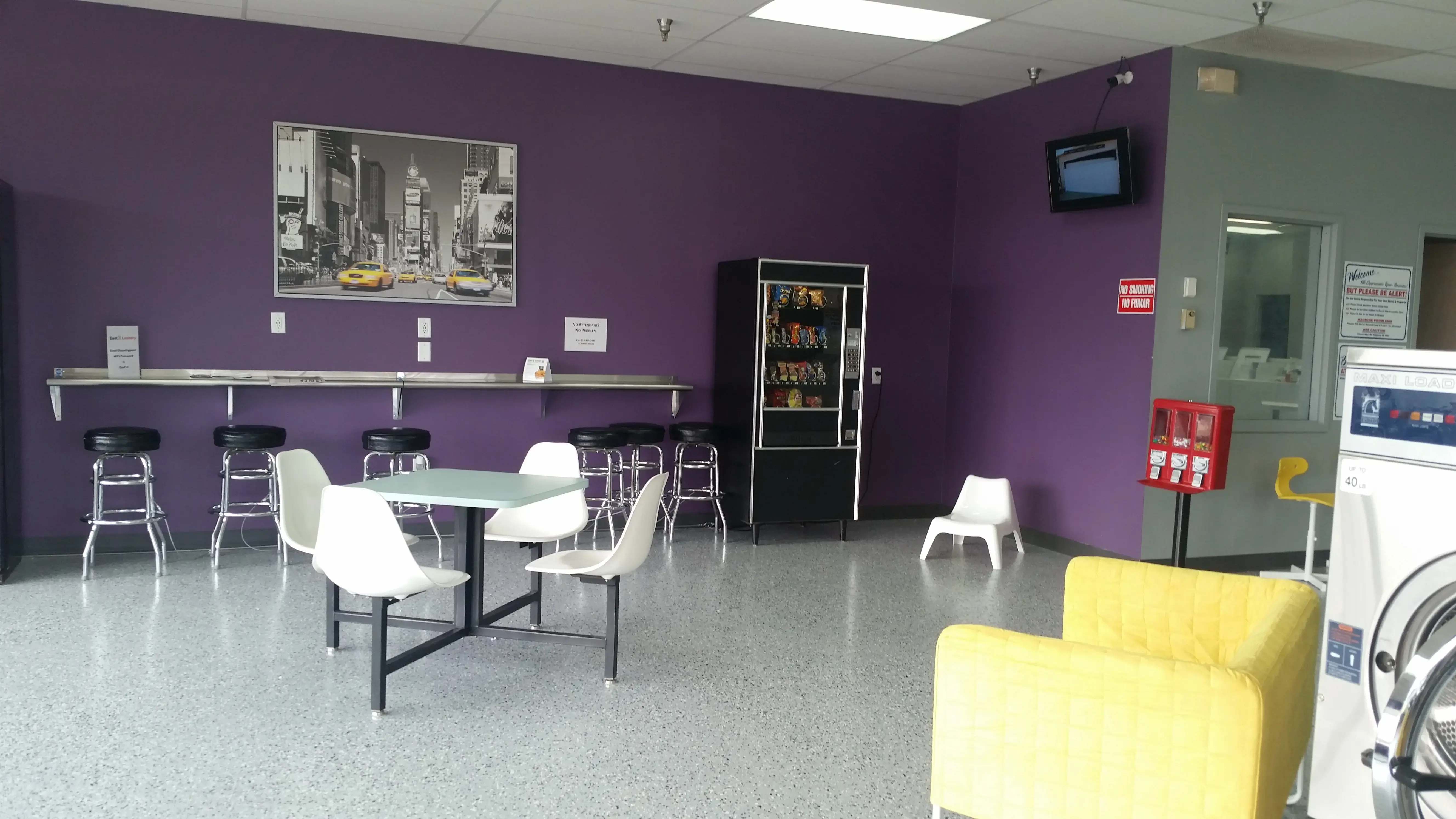 East 10 Laundry - Image 6