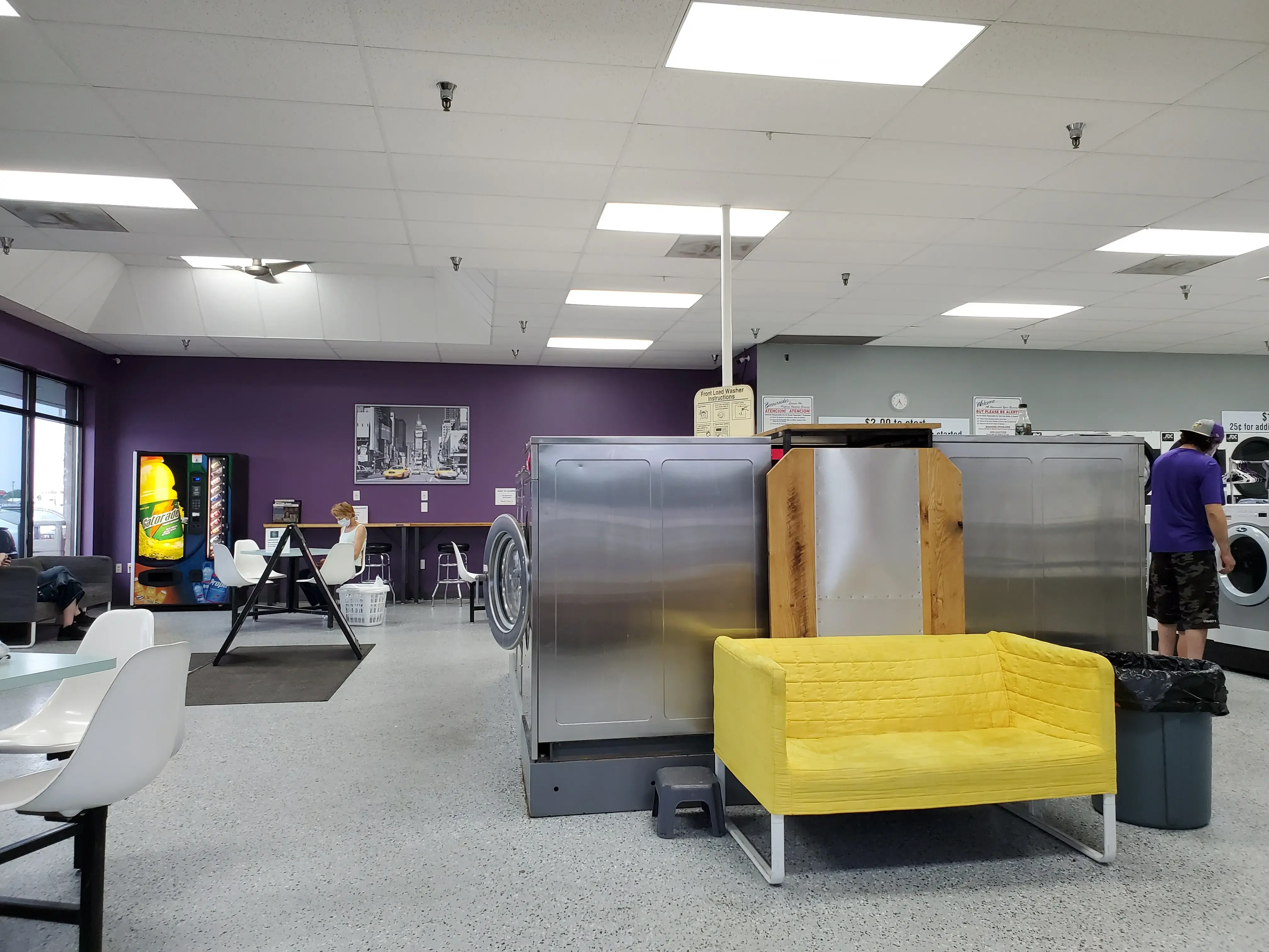 East 10 Laundry - Image 13