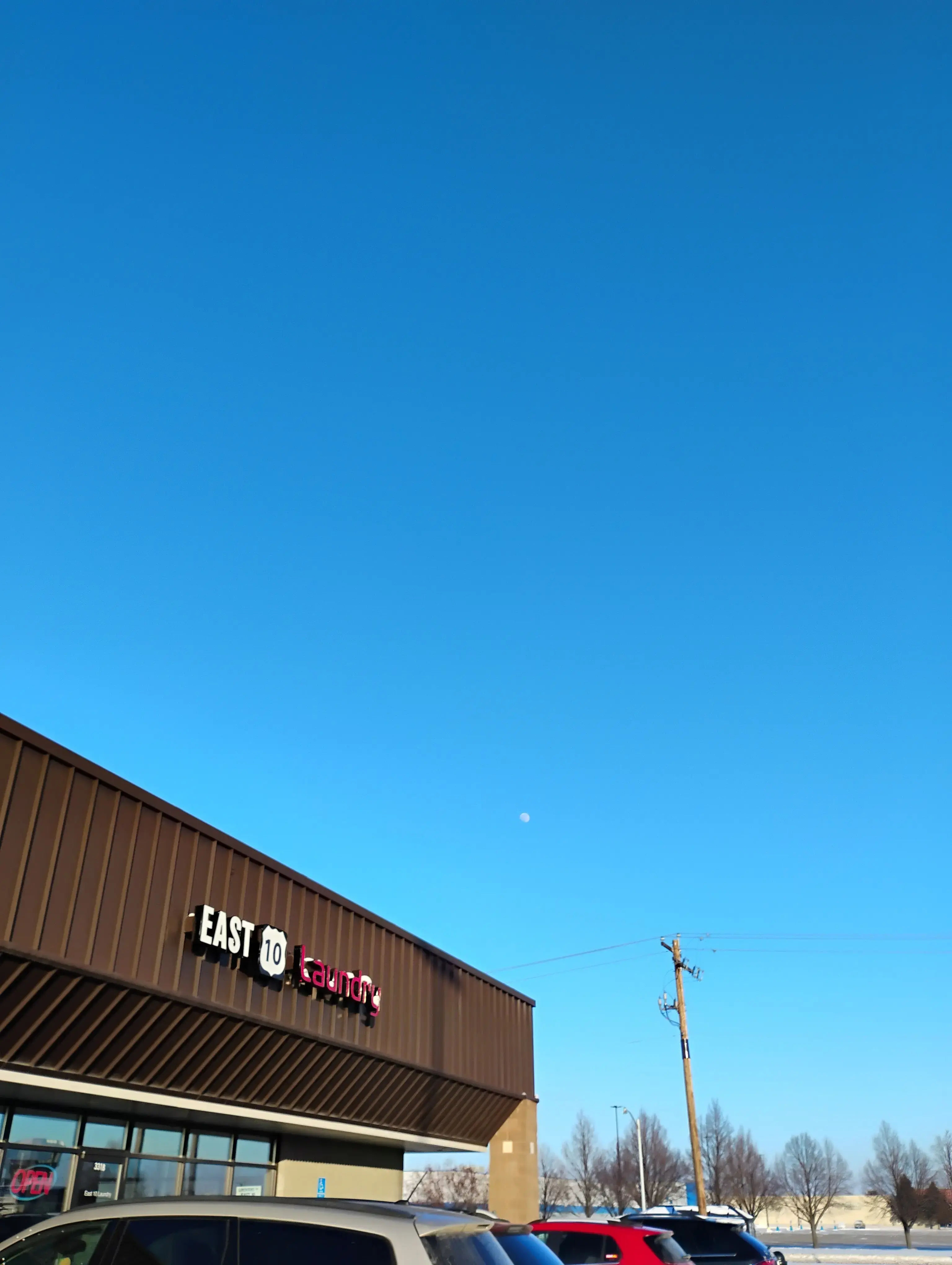 East 10 Laundry - Image 3