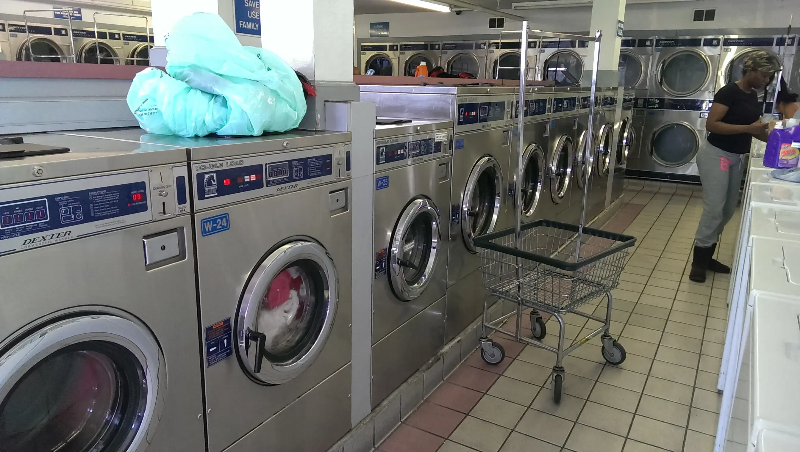East Bay Coin Laundry - Image 14