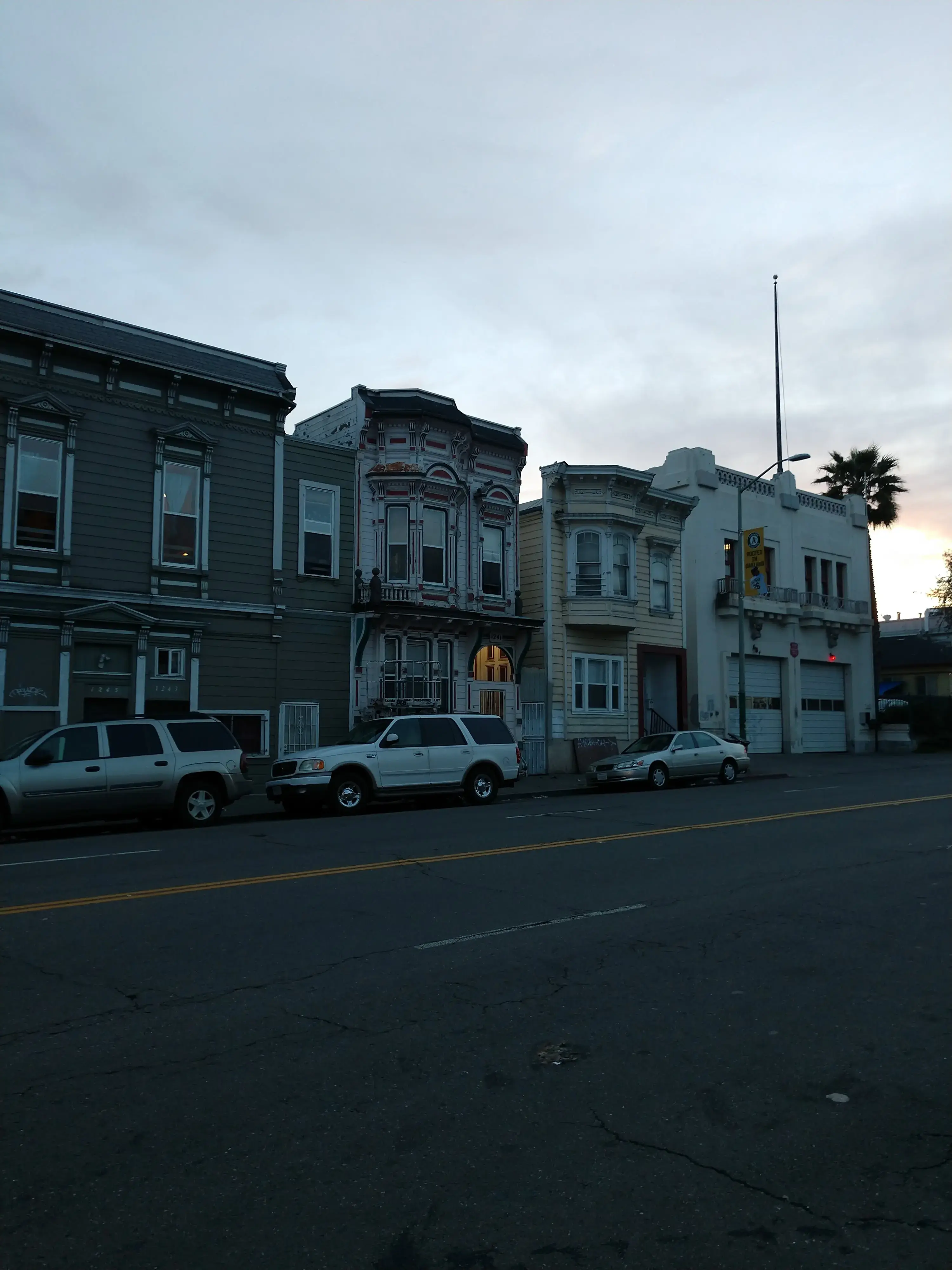 East Bay Laundry - Image 14