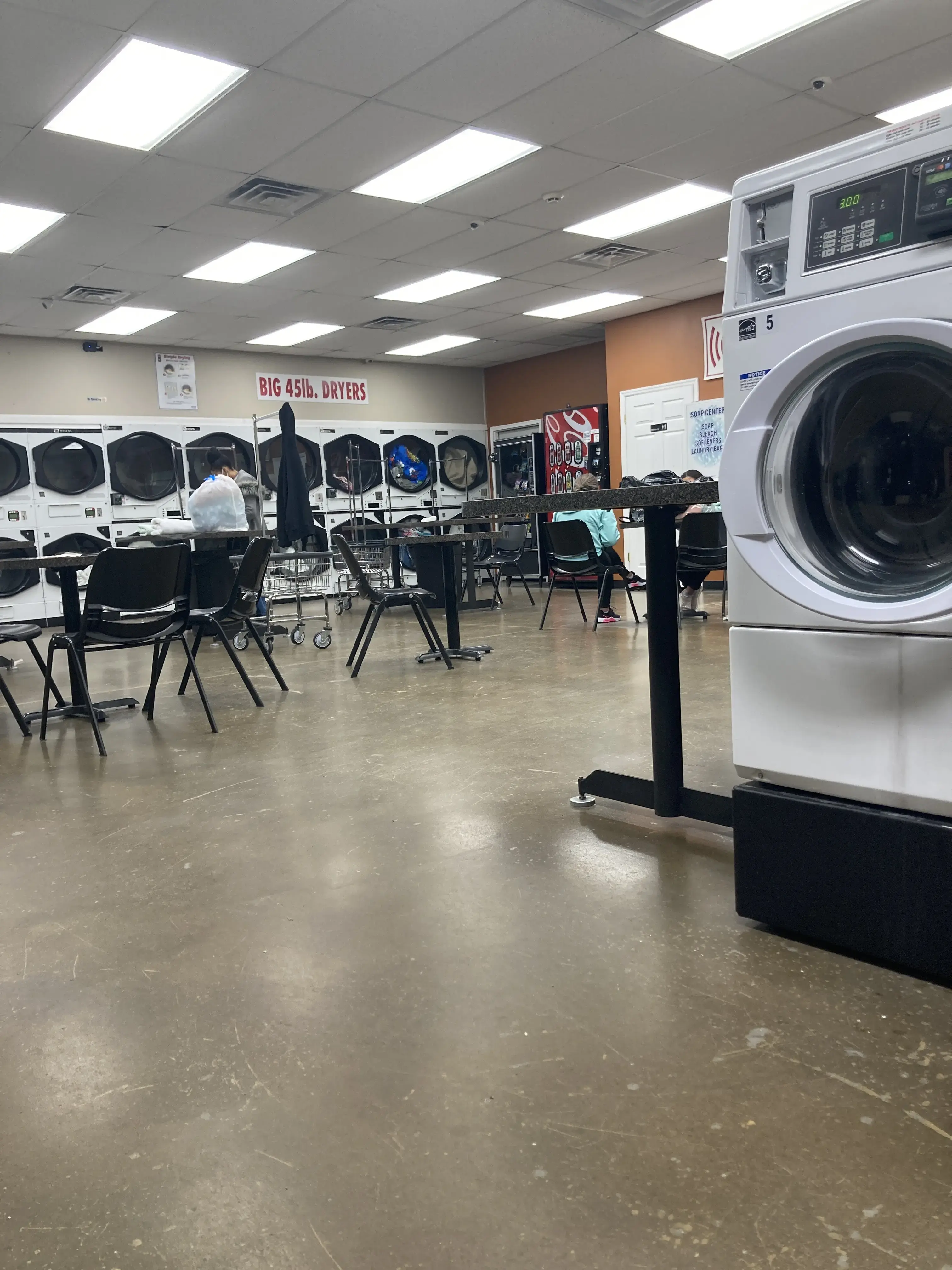 East Brainerd Coin Laundry - Image 17