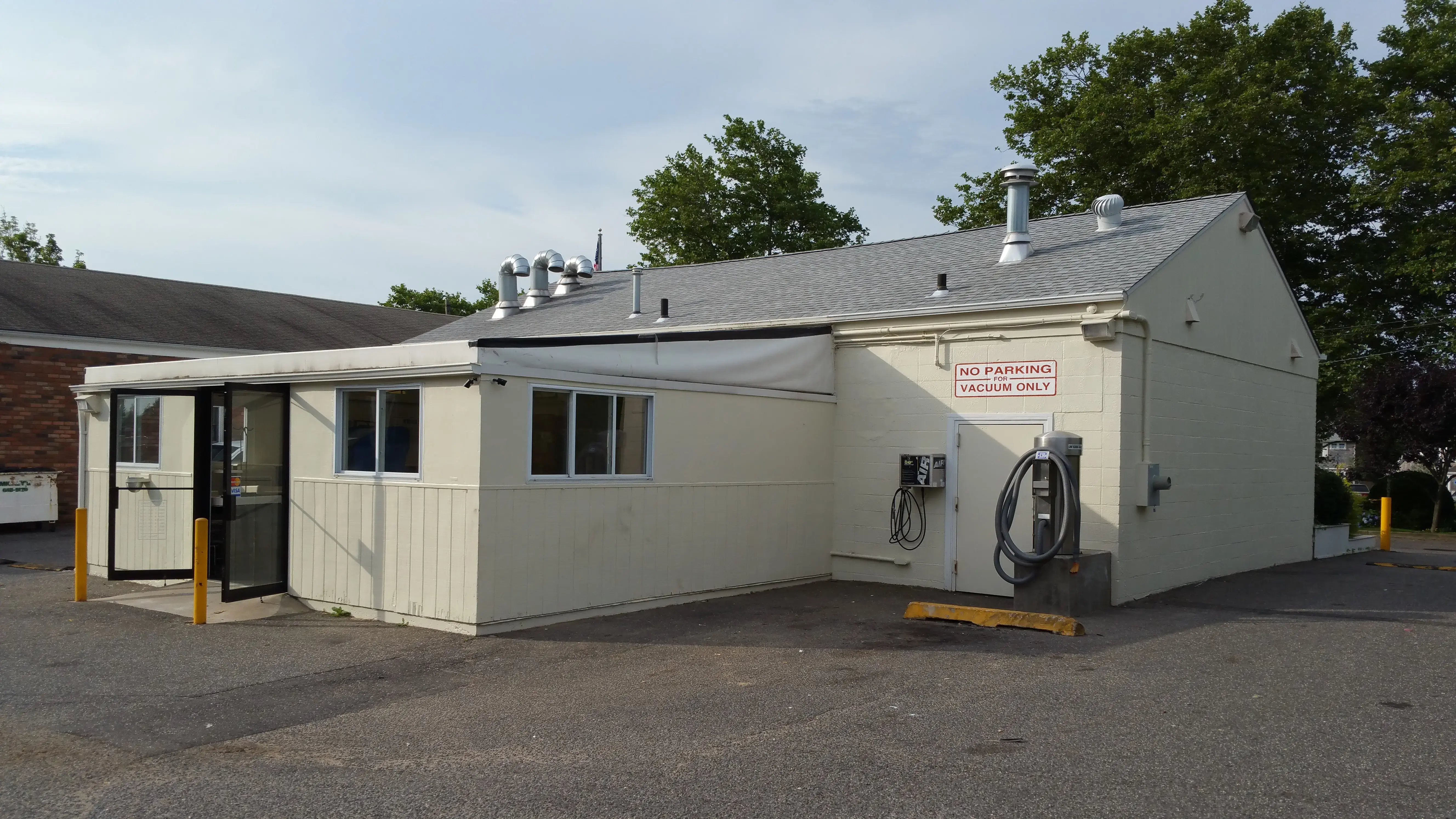 East Hampton Laundry - Image 15