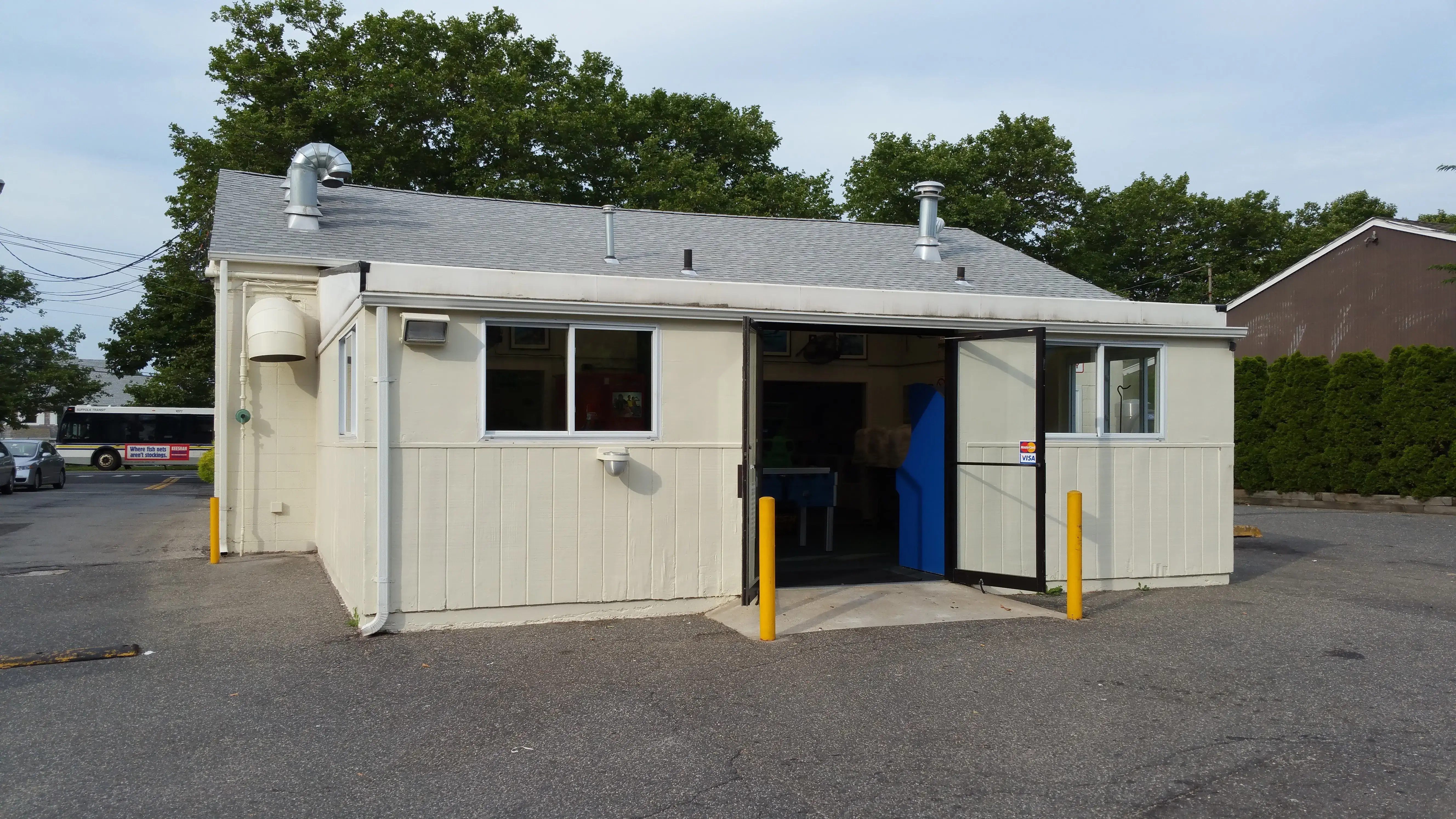 East Hampton Laundry thumbnail 14