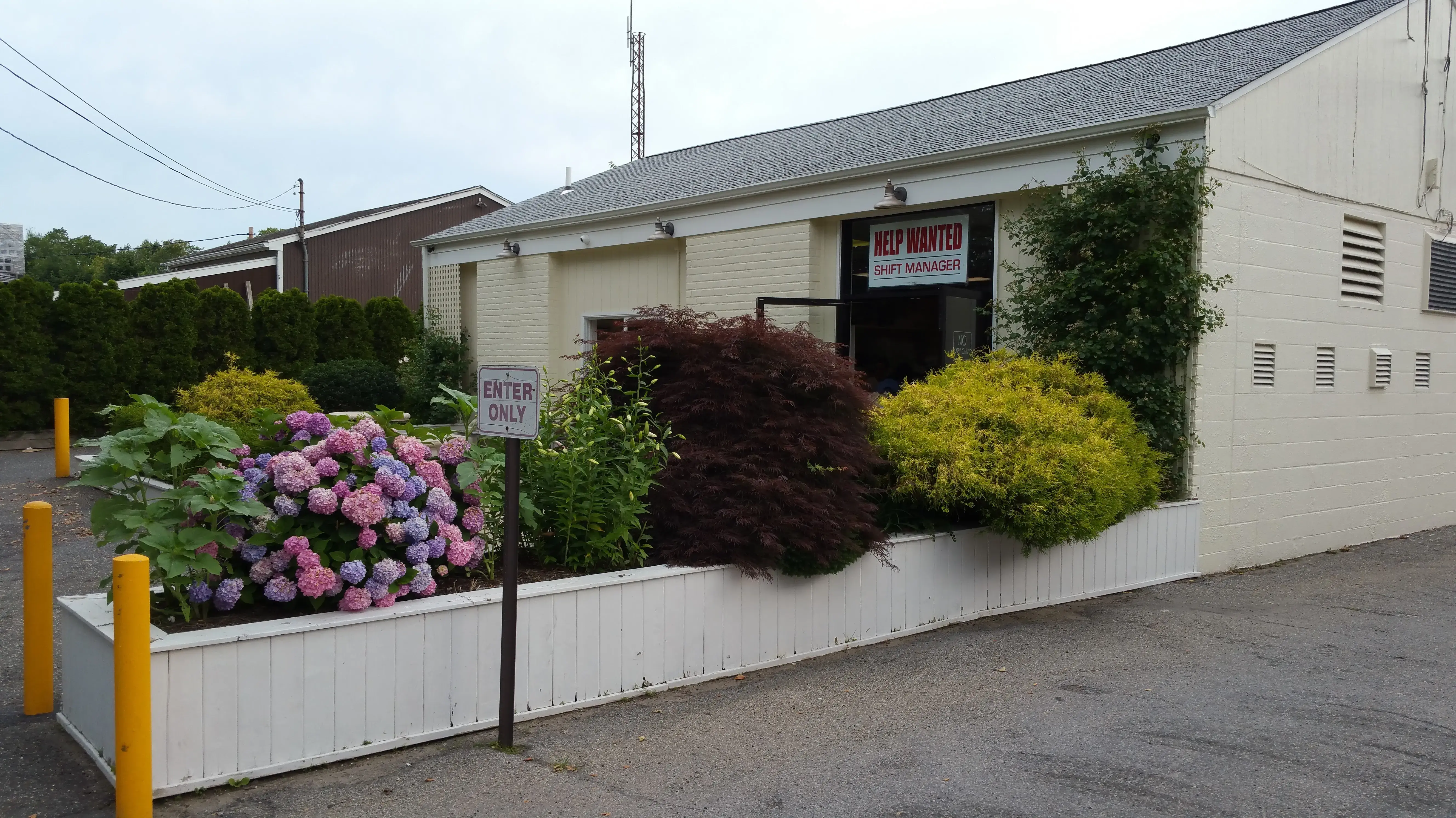 East Hampton Laundry thumbnail 9