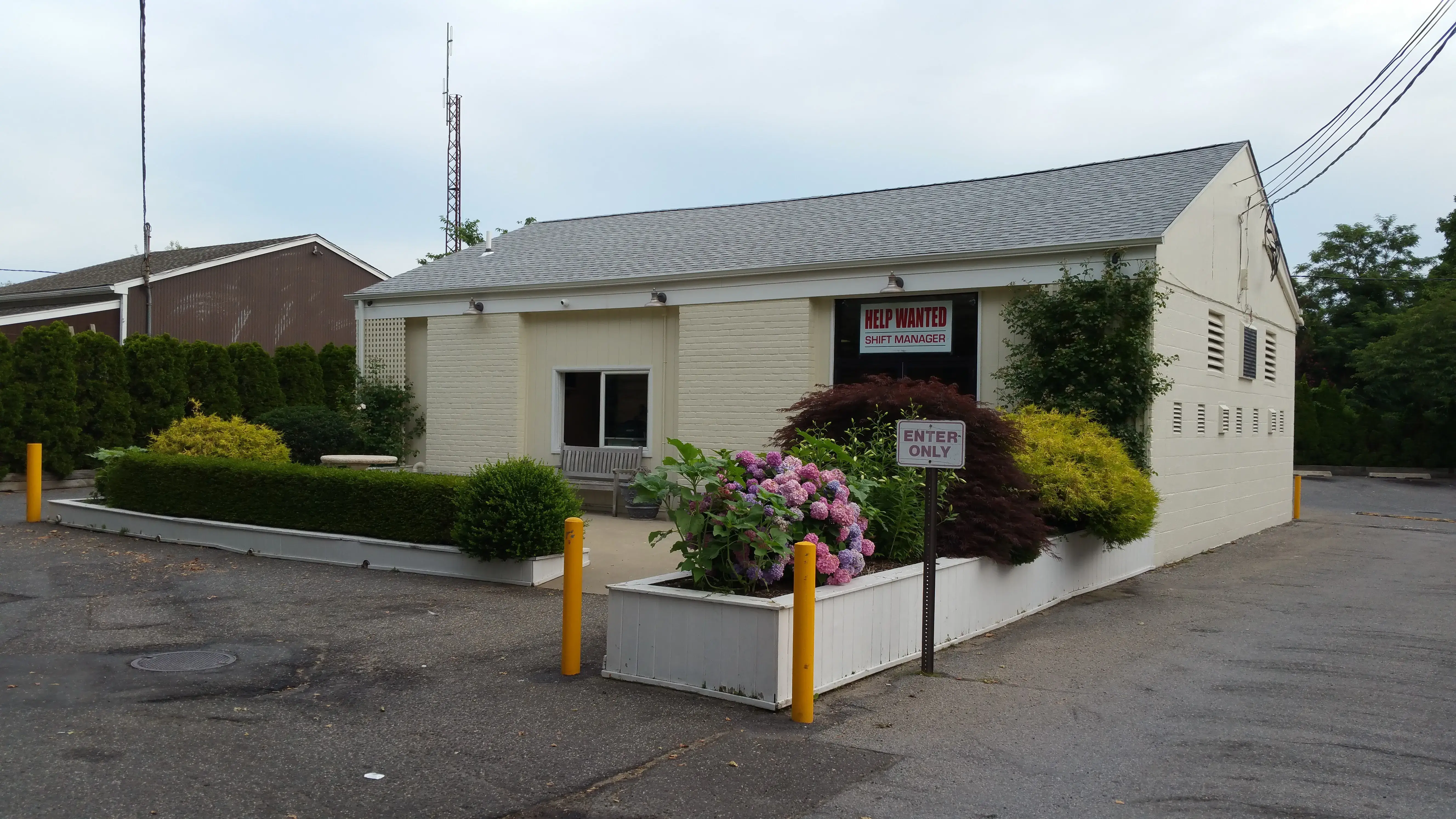 East Hampton Laundry thumbnail 2