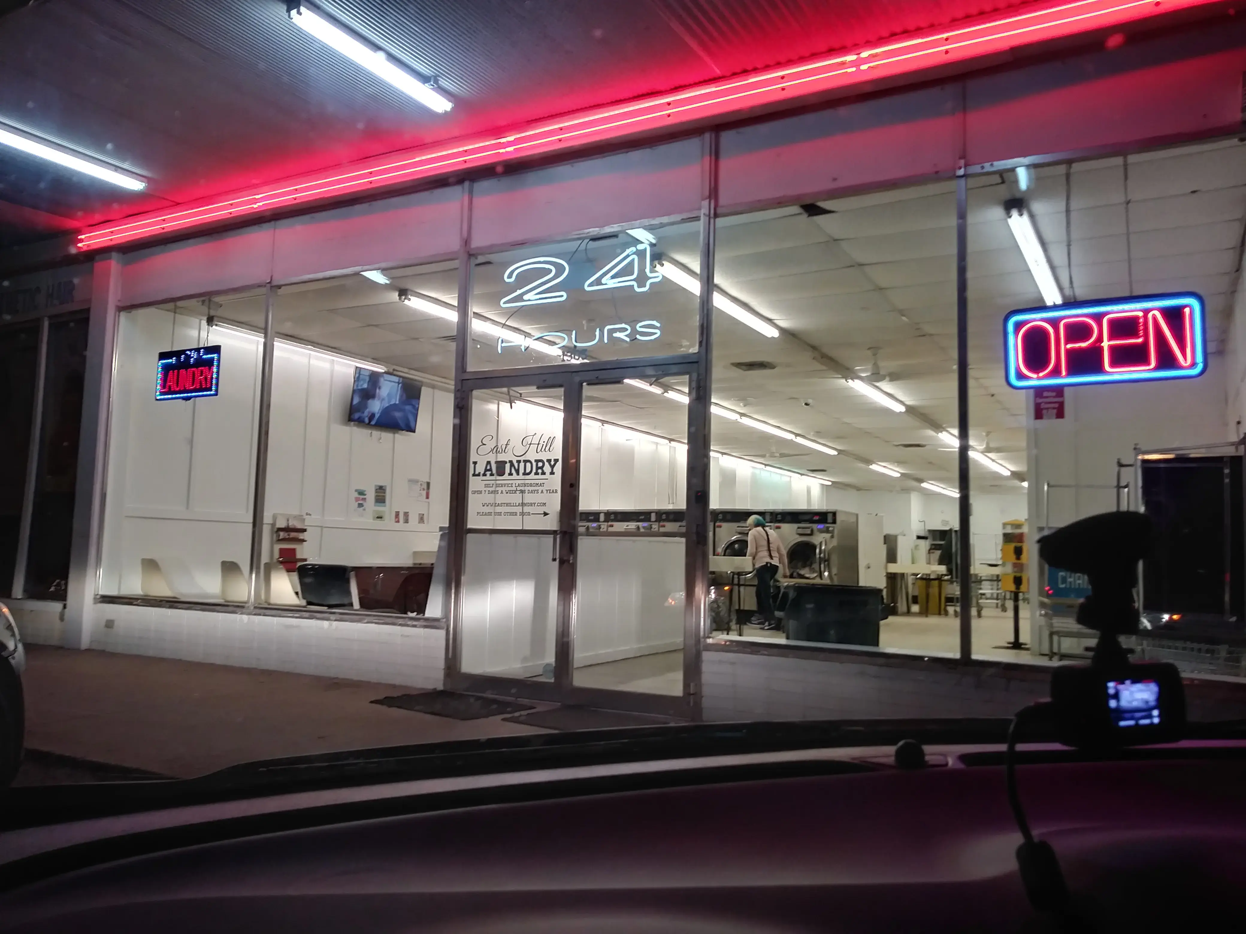 East Hill 24/7 Laundry - Image 7