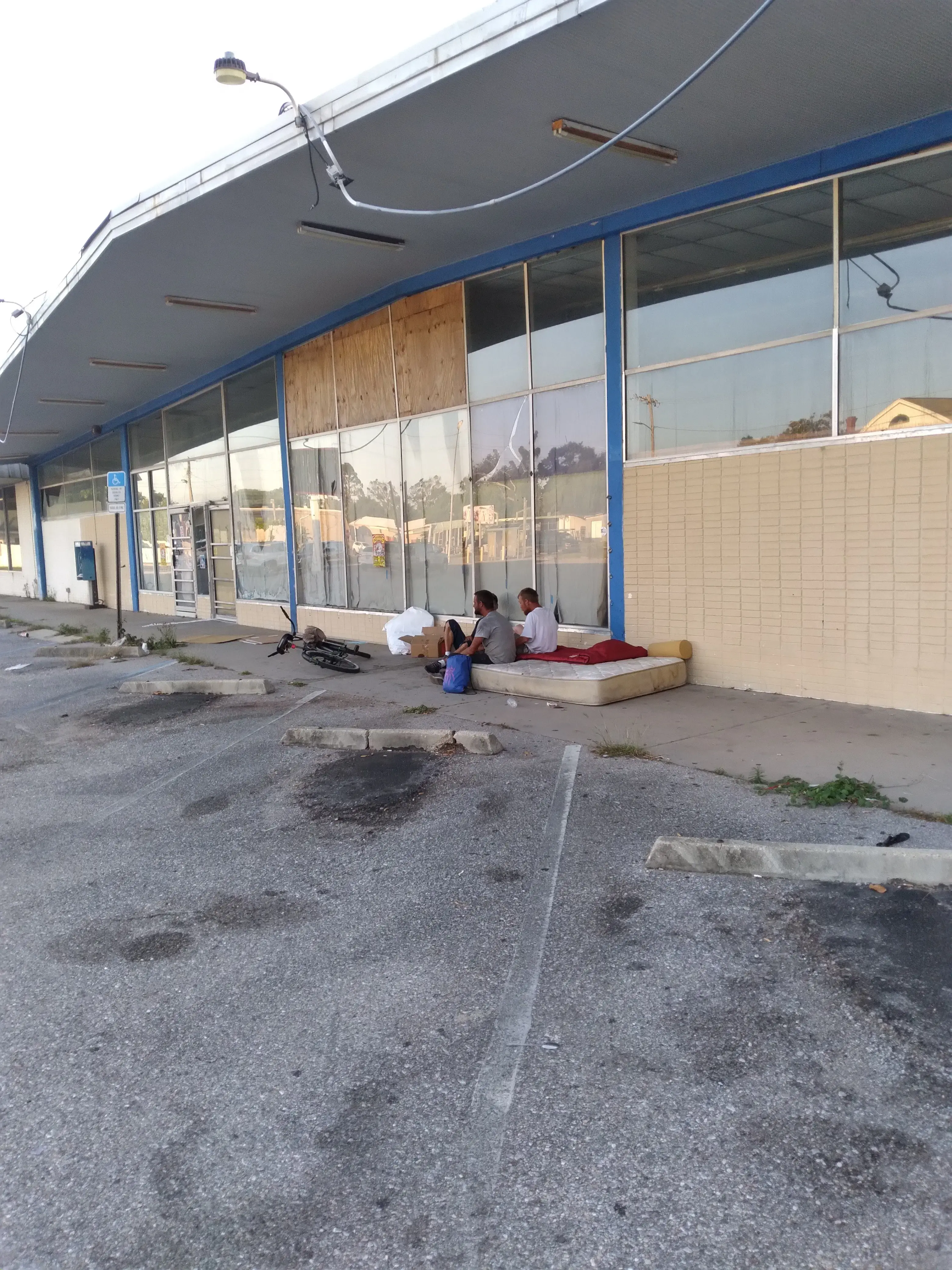 East Hill 24/7 Laundry - Image 13