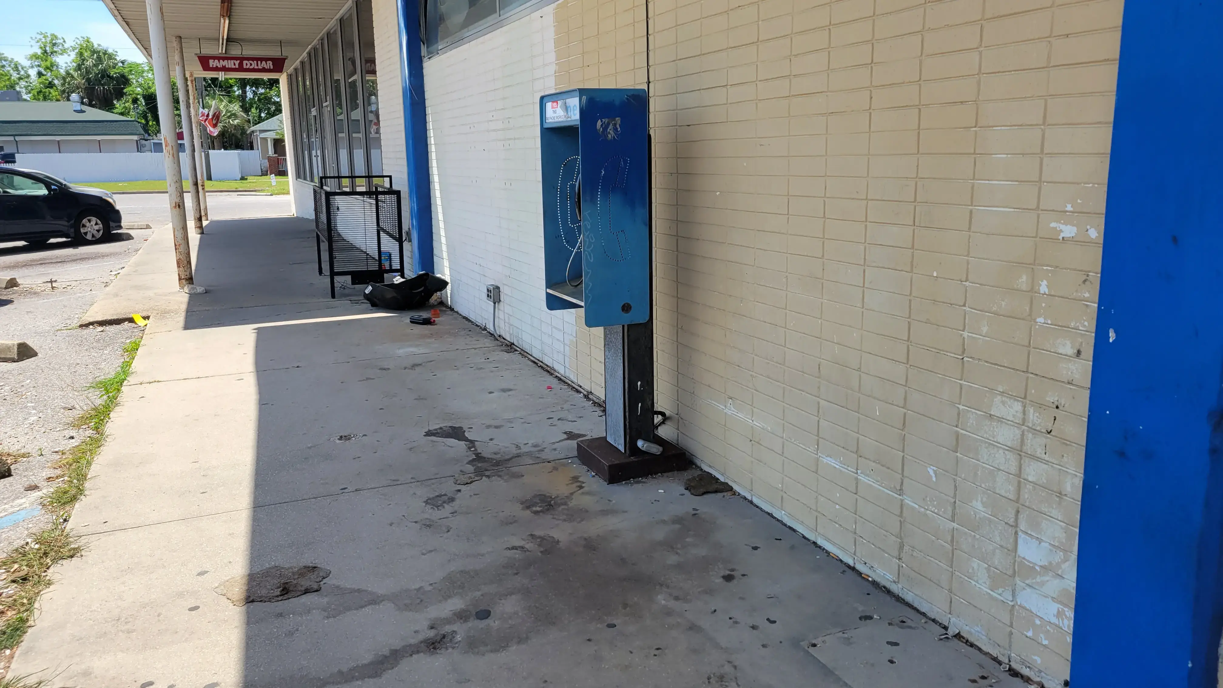 East Hill 24/7 Laundry - Image 8