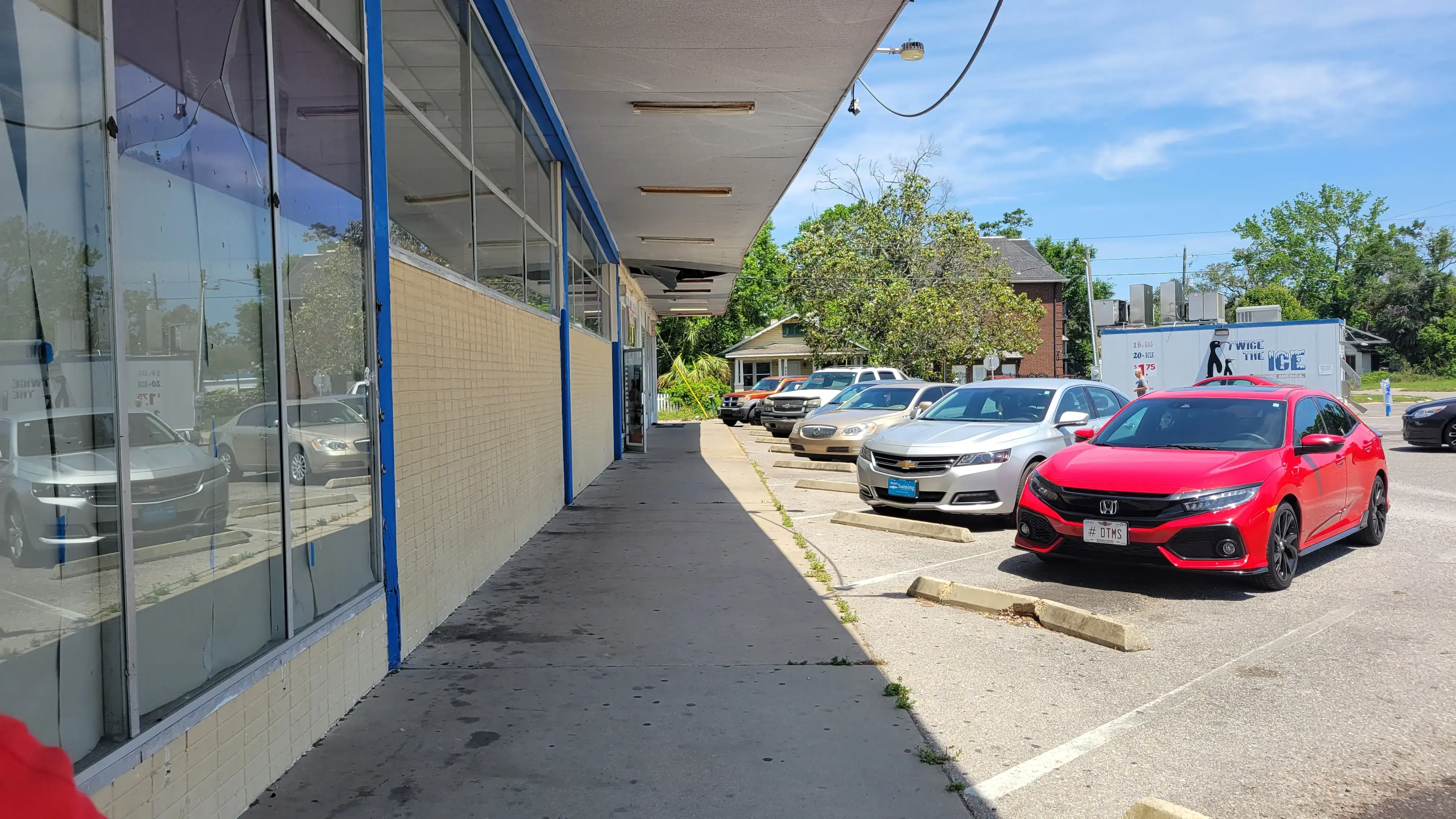 East Hill 24/7 Laundry - Image 6