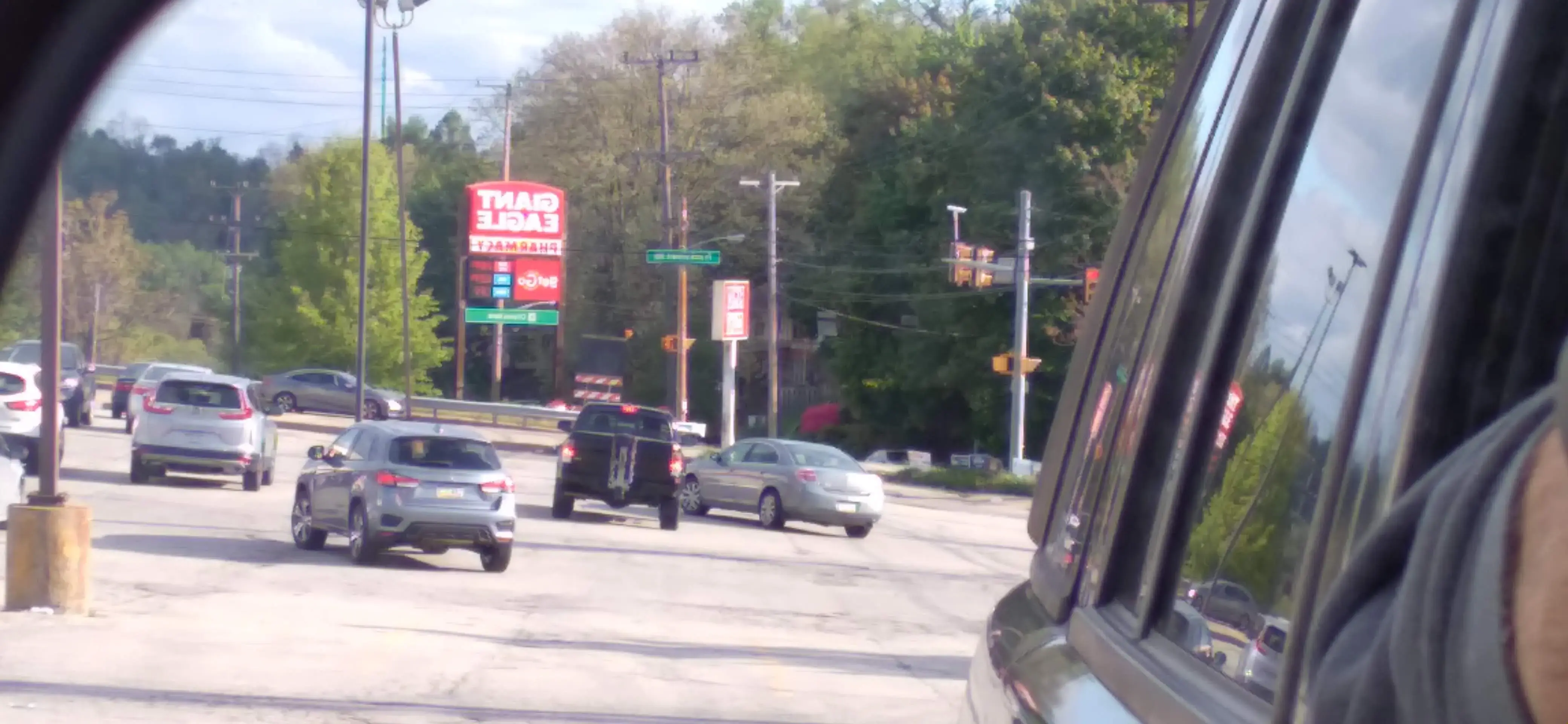 East Hills Coin Laundry thumbnail 8