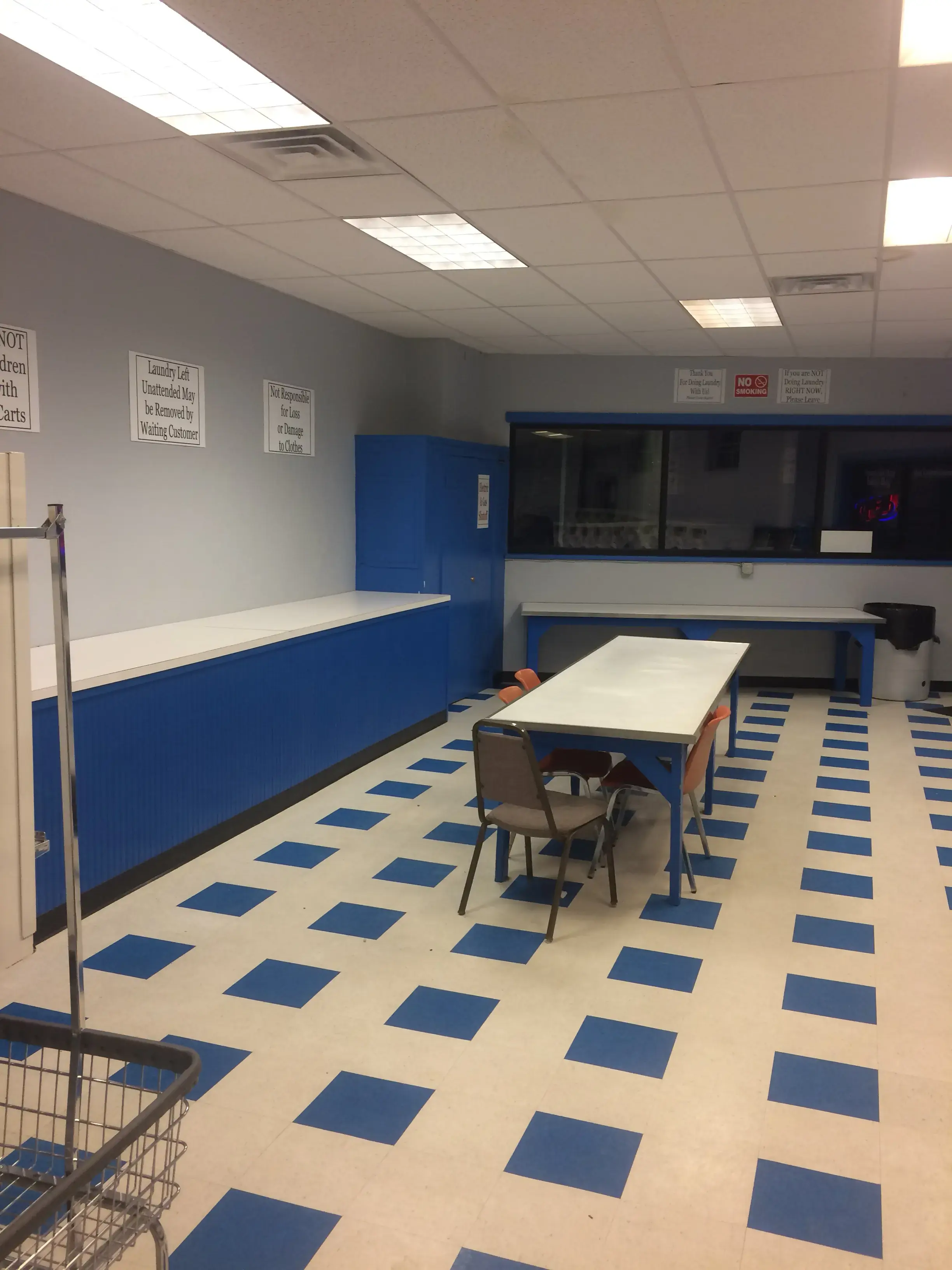 East Hills Coin Laundry - Image 17