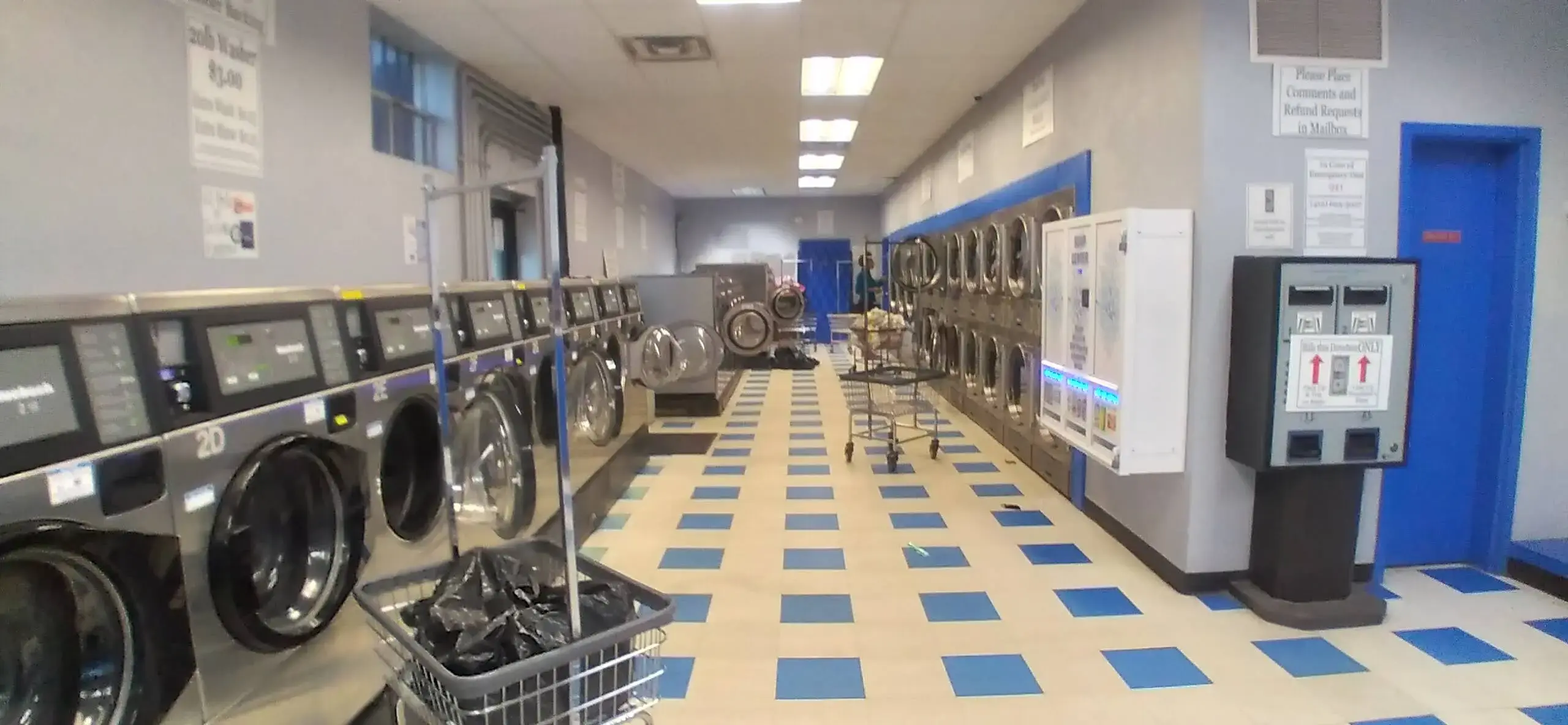 East Hills Coin Laundry thumbnail 11
