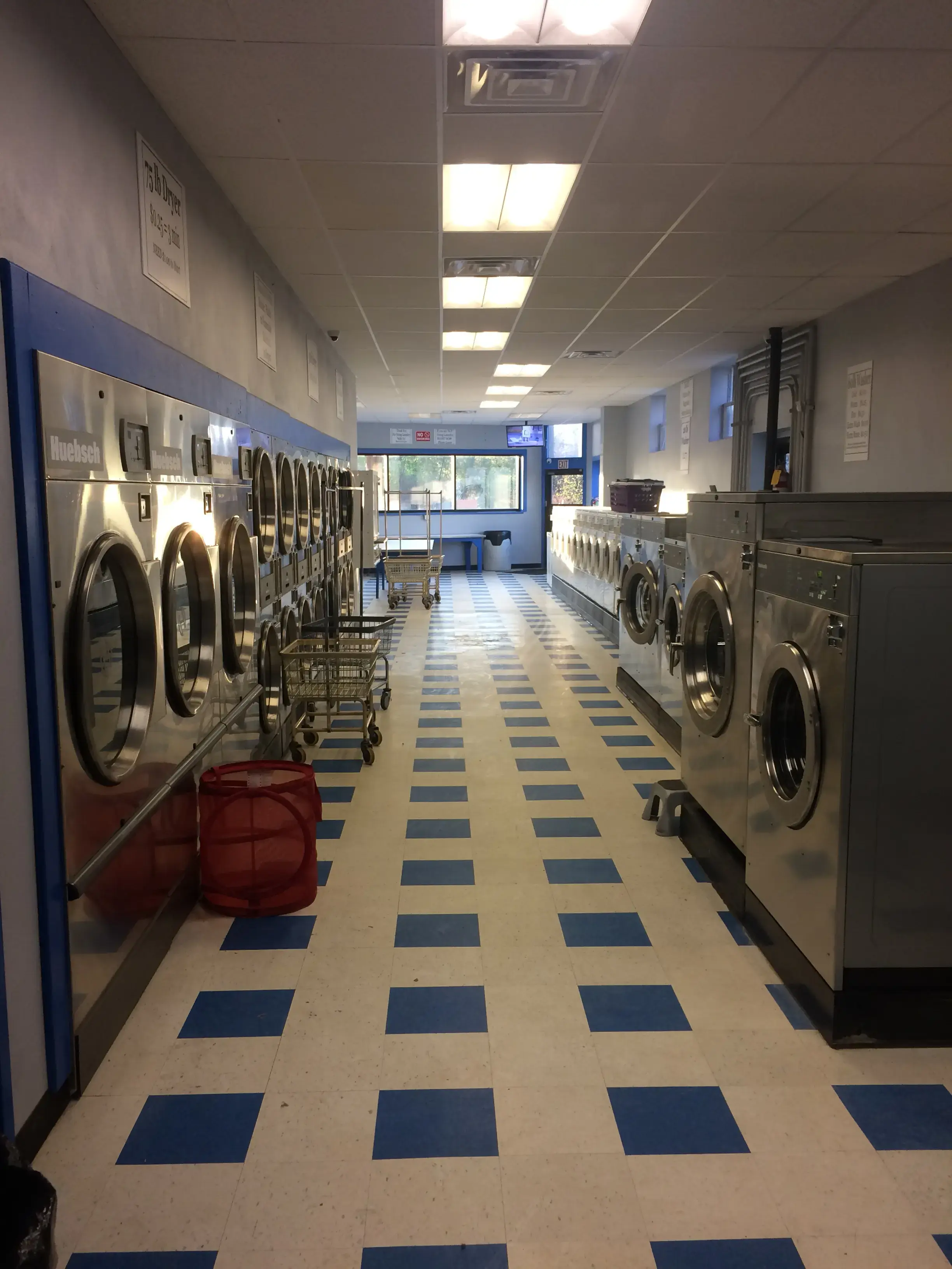 East Hills Coin Laundry thumbnail 15