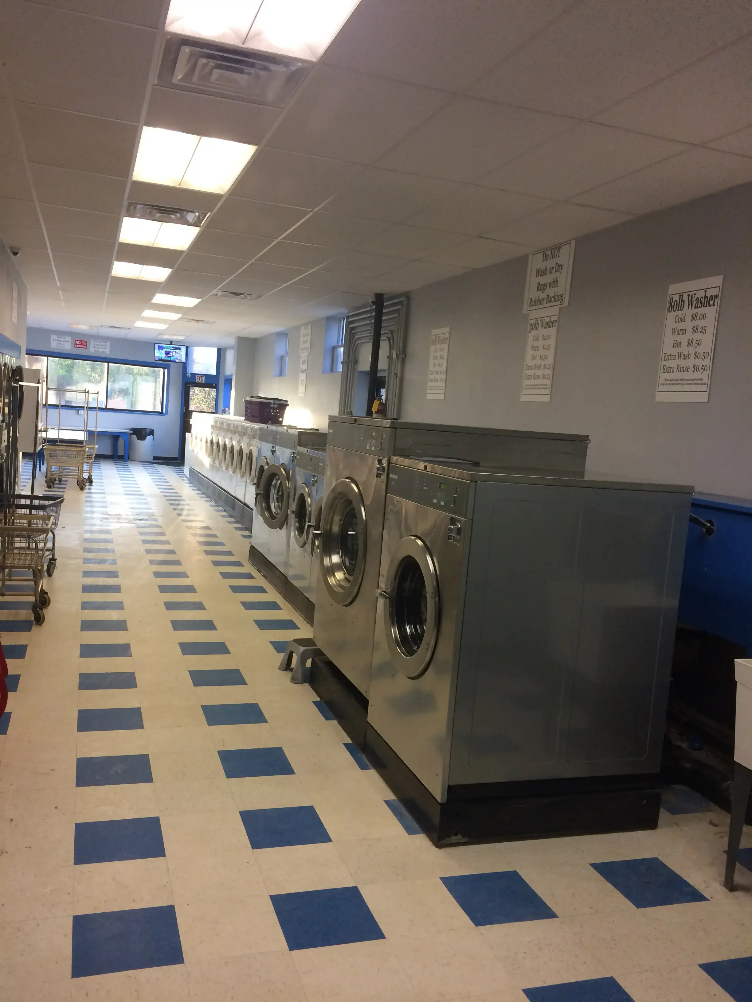 East Hills Coin Laundry - Image 14