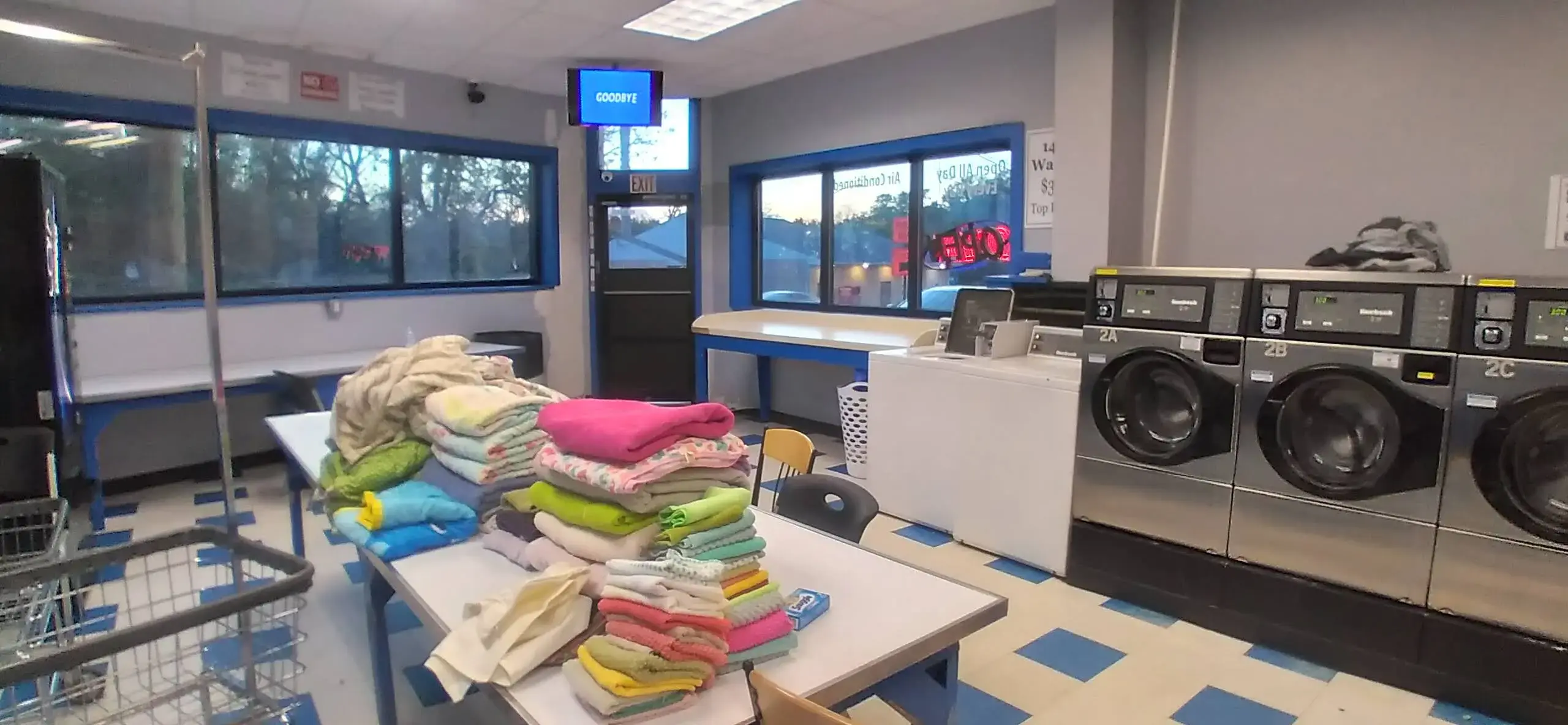 East Hills Coin Laundry - Image 3