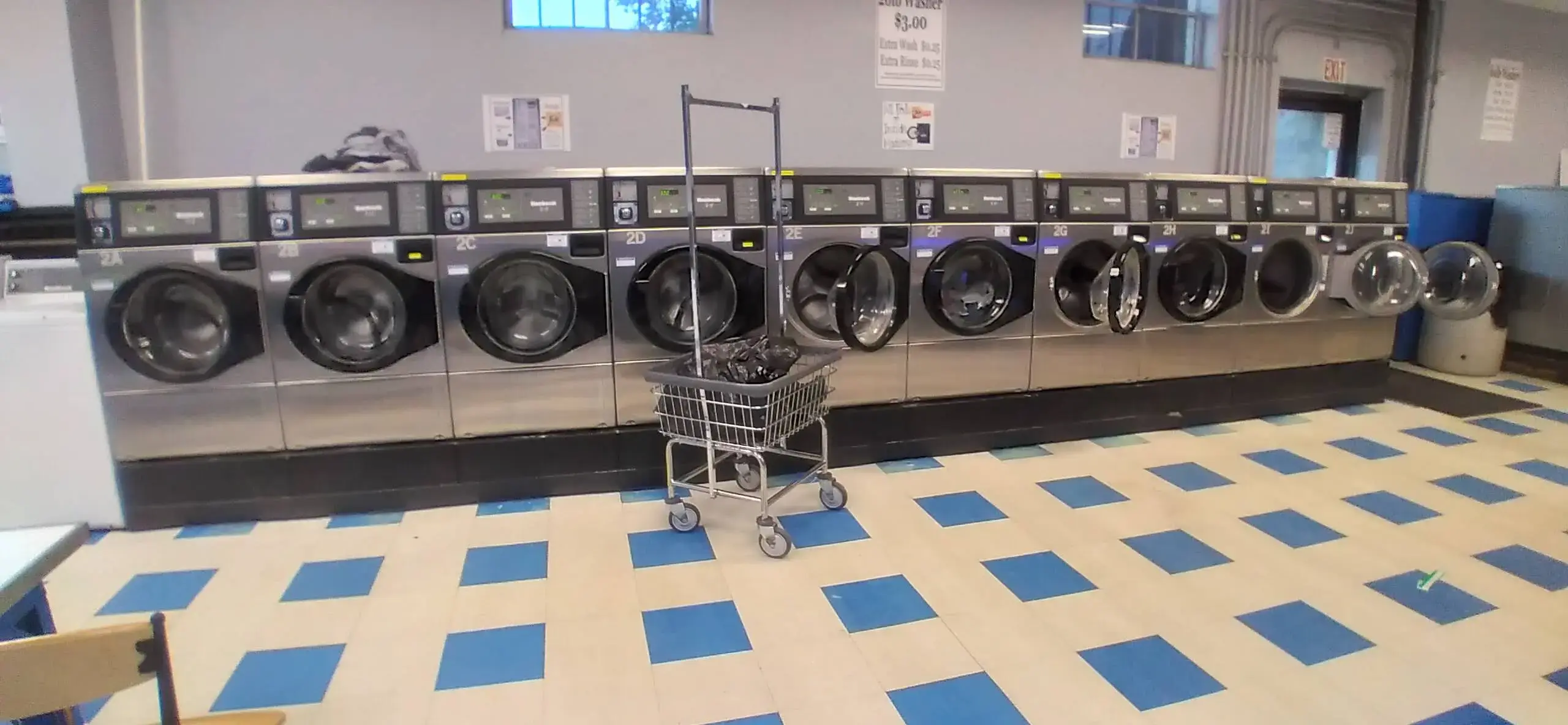 East Hills Coin Laundry - Image 13
