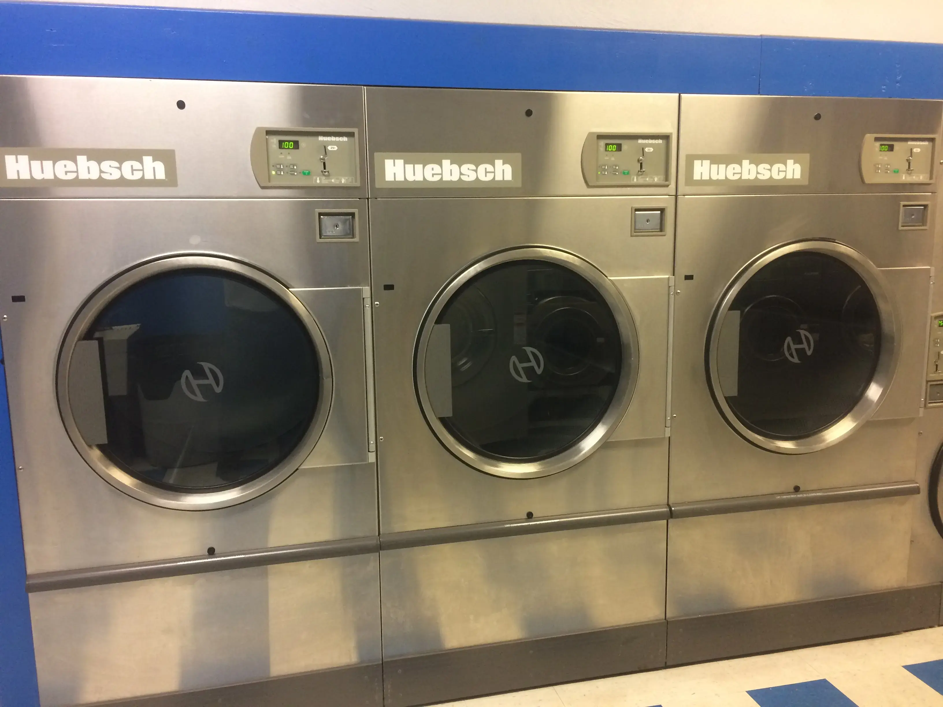 East Hills Coin Laundry - Image 7